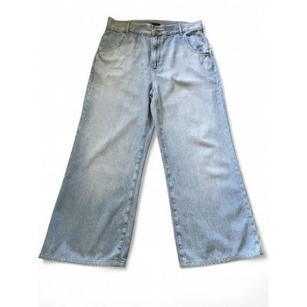 Uniqlo Women’s Jeans Wide Flared In Light Washed Color Sz 12 Excellent Condition