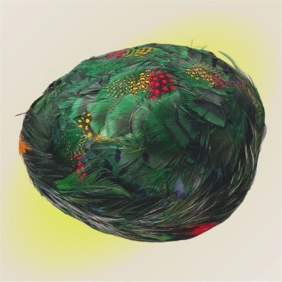 Adorable Vintage mid century green feather ladies hat. Union Made USA