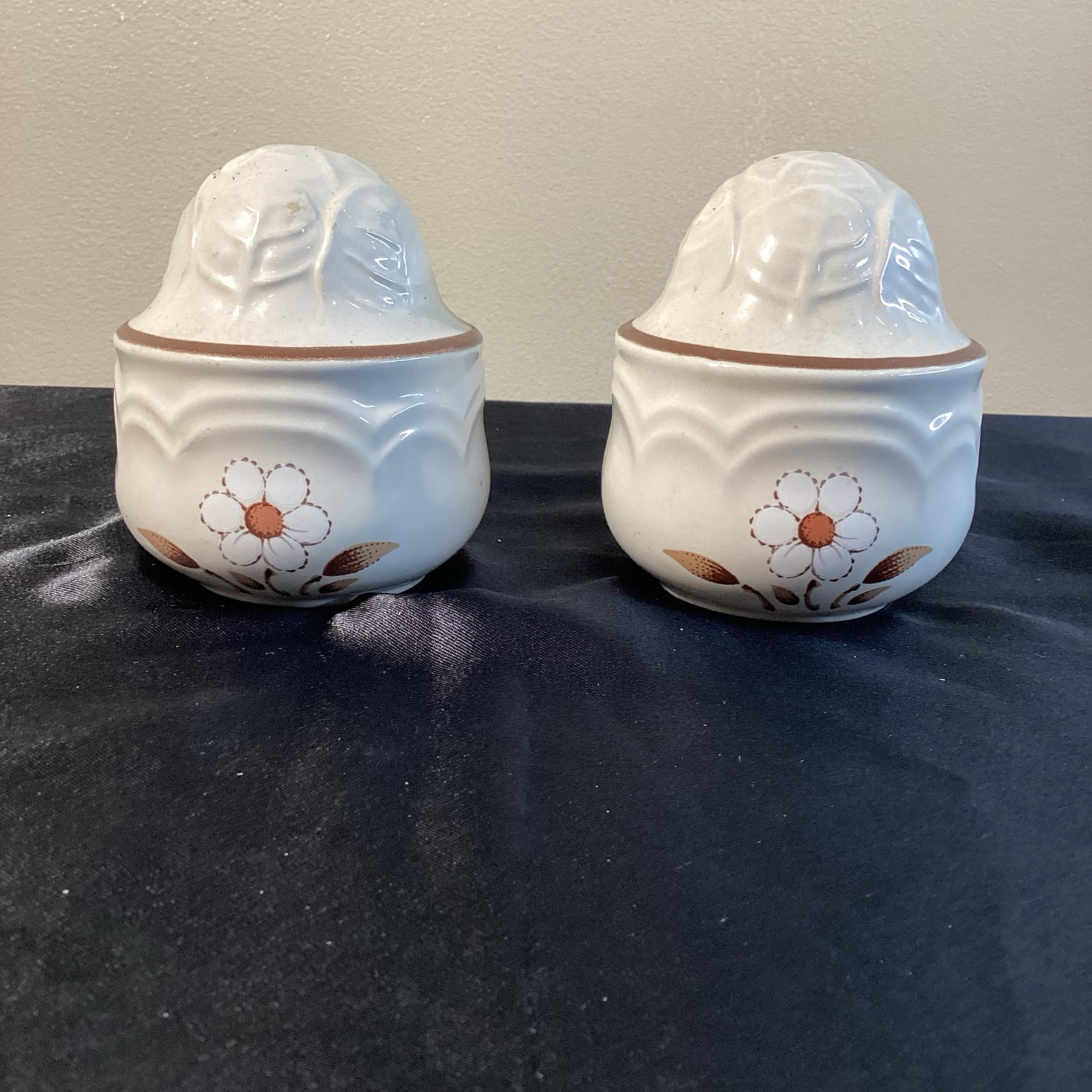 Hearthside Cumberland Mayblossom Salt and Pepper Shaker Set! *Free Shipping*