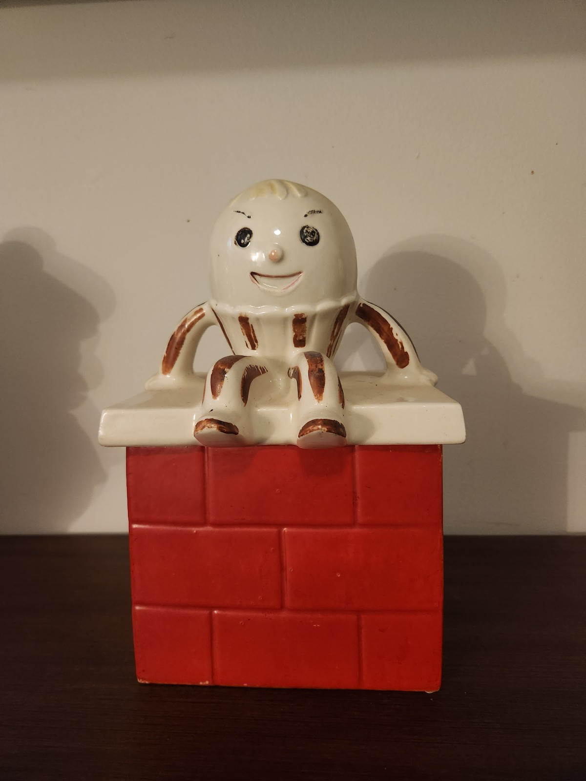 Vintage Abingdon Pottery Humpty Dumpty