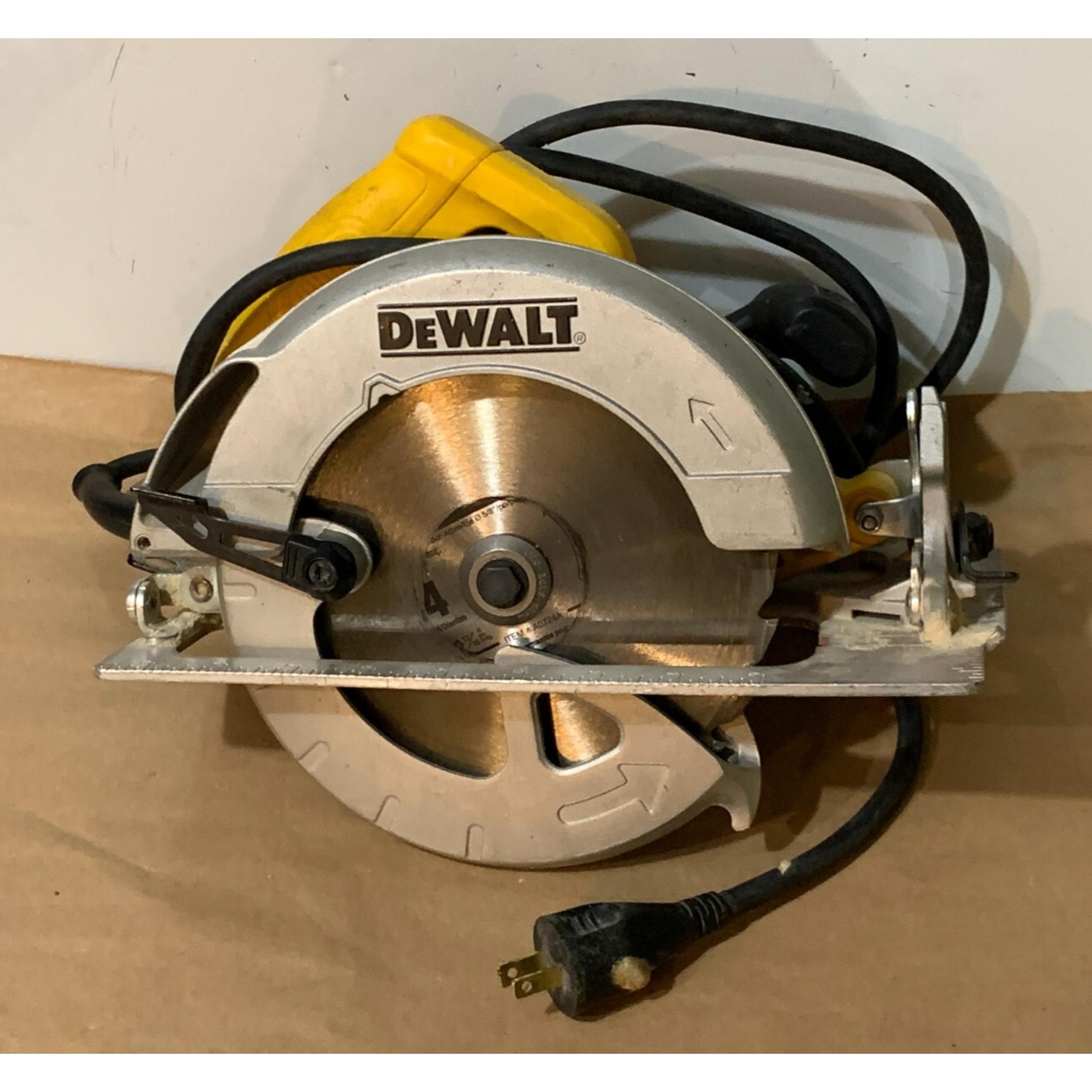 Dewalt 15 amp 7-1/4" Light Weight Circular saw DWE575