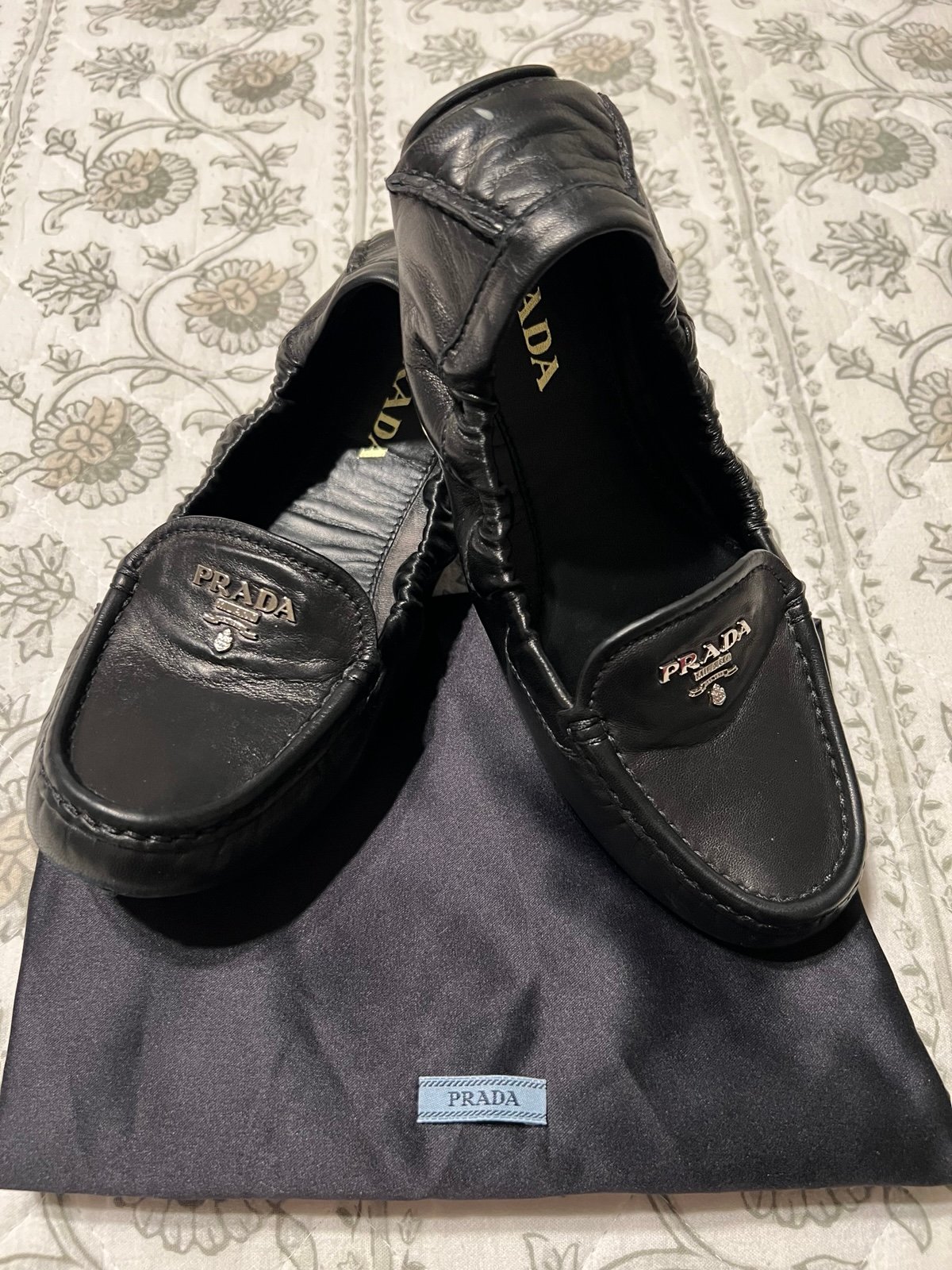 PRADA SCRUNCH BLACK LEATHER LOAFER/FLATS SIZE 36 EU / 6 US – RETAIL 975.00