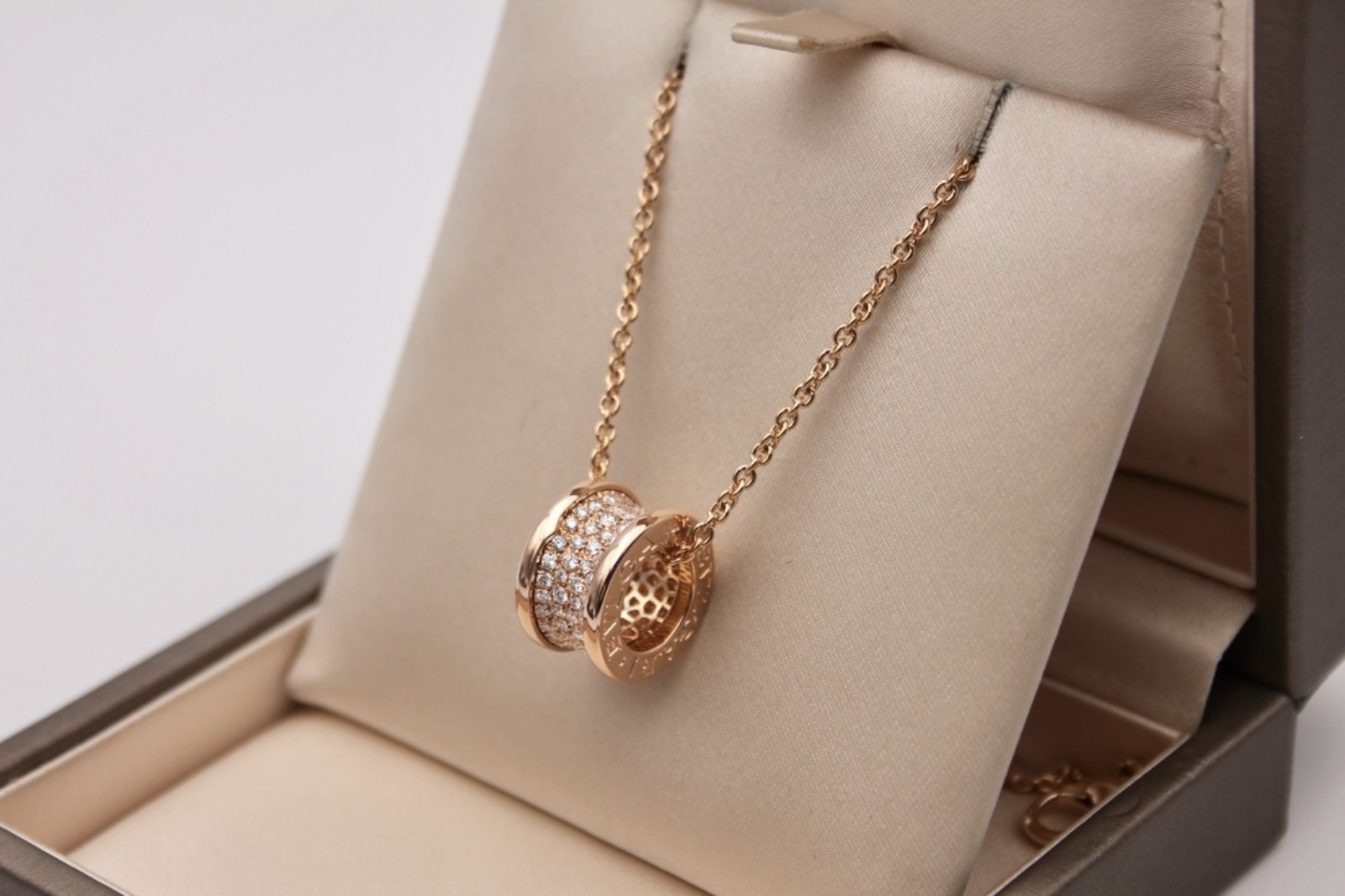 B.Zero1 Golden Necklace