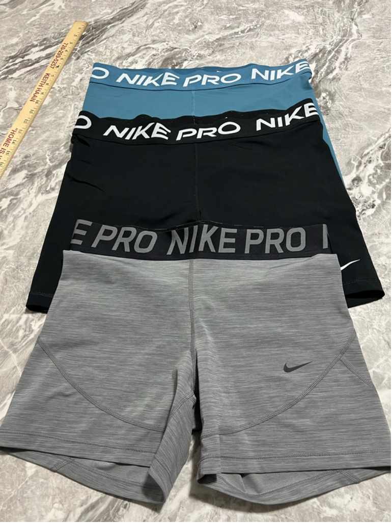 Women’s 3 Nike pro bundle shorts size xl