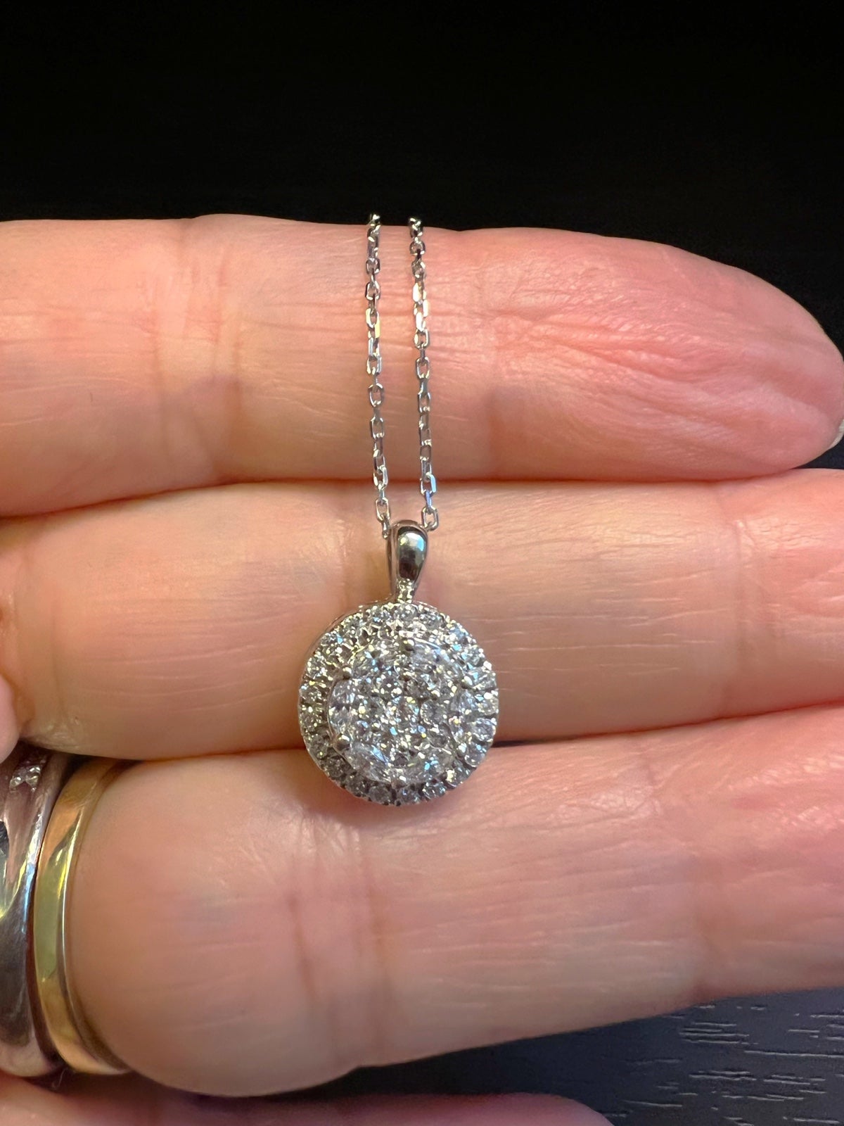 18k white gold with genuine diamonds necklace