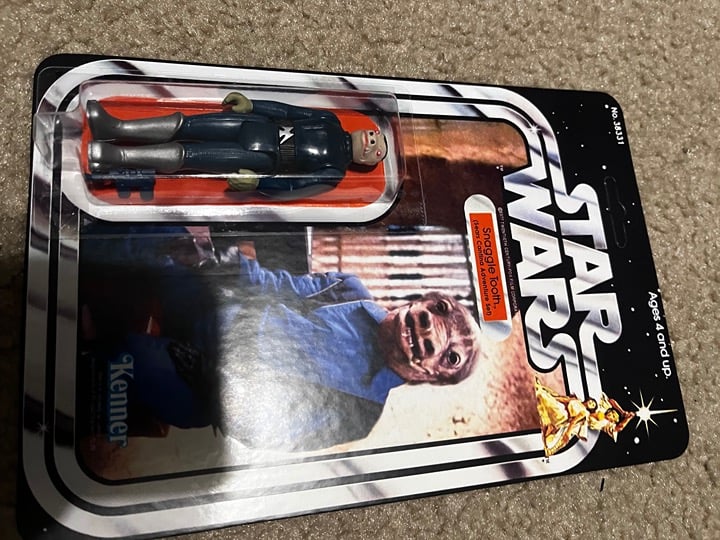 Star Wars snaggletooth blue figure on repro card