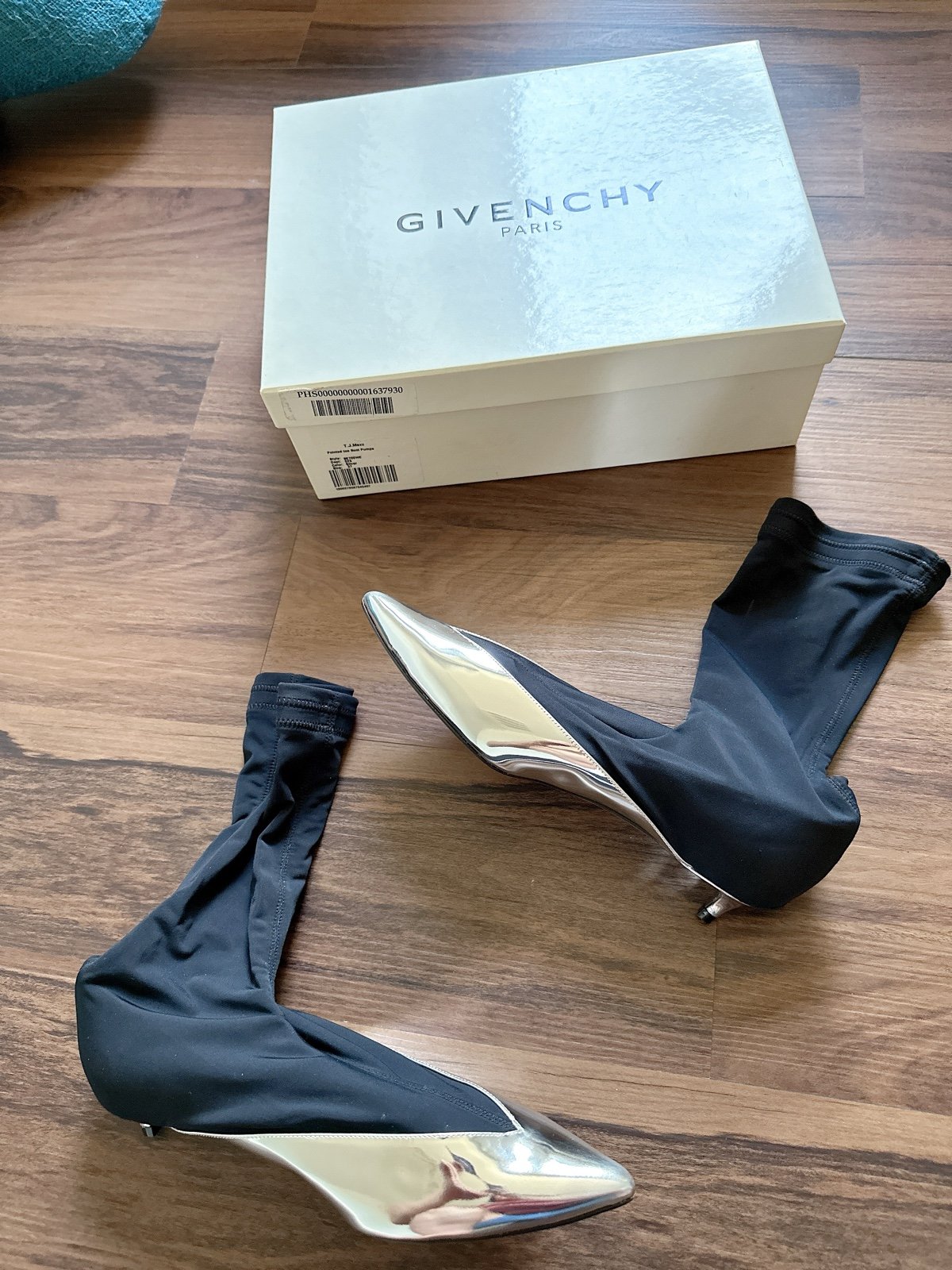 Givenchy Pointed Toe Boot Bumps size 37 New