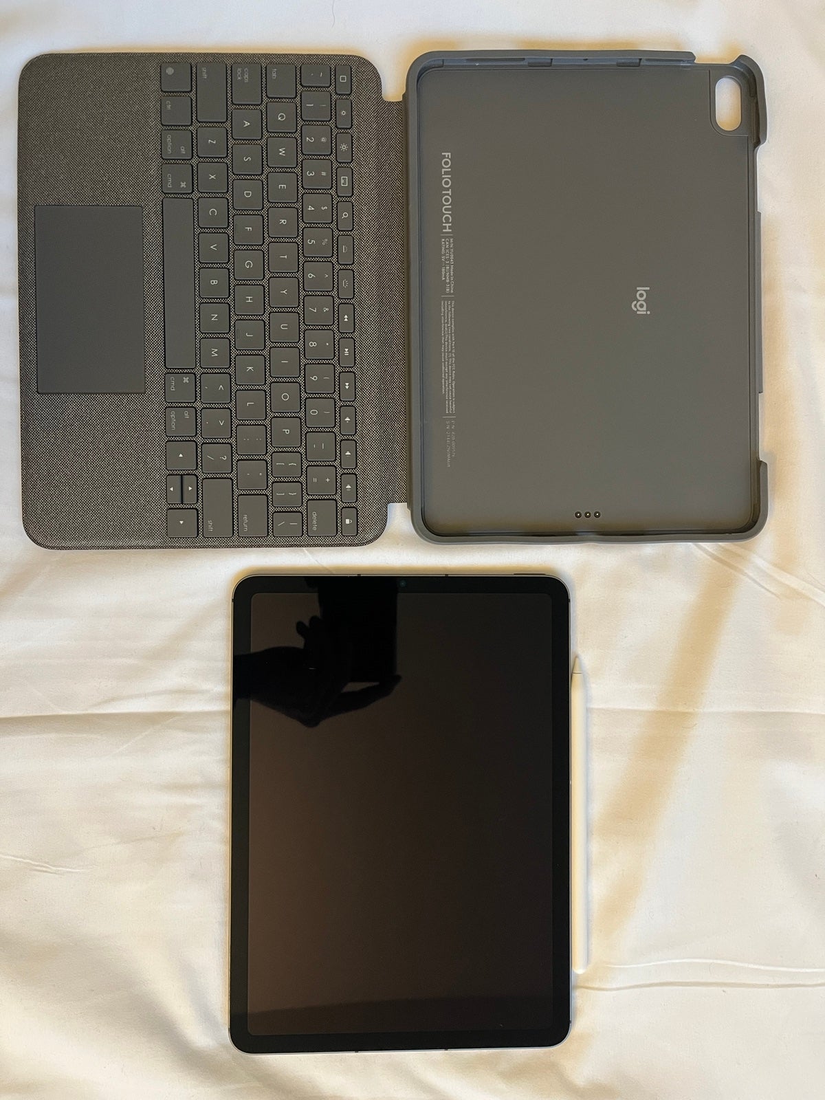 Apple iPad Air 5th Generation 256 GB + 5g in Space Gray + 2nd gen pen + case