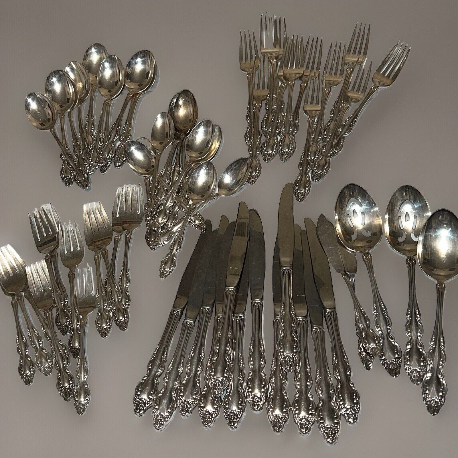 1881 ROGERS ONEIDA FLATWARE SET BAROQUE ROSE 64pc SILVERWARE