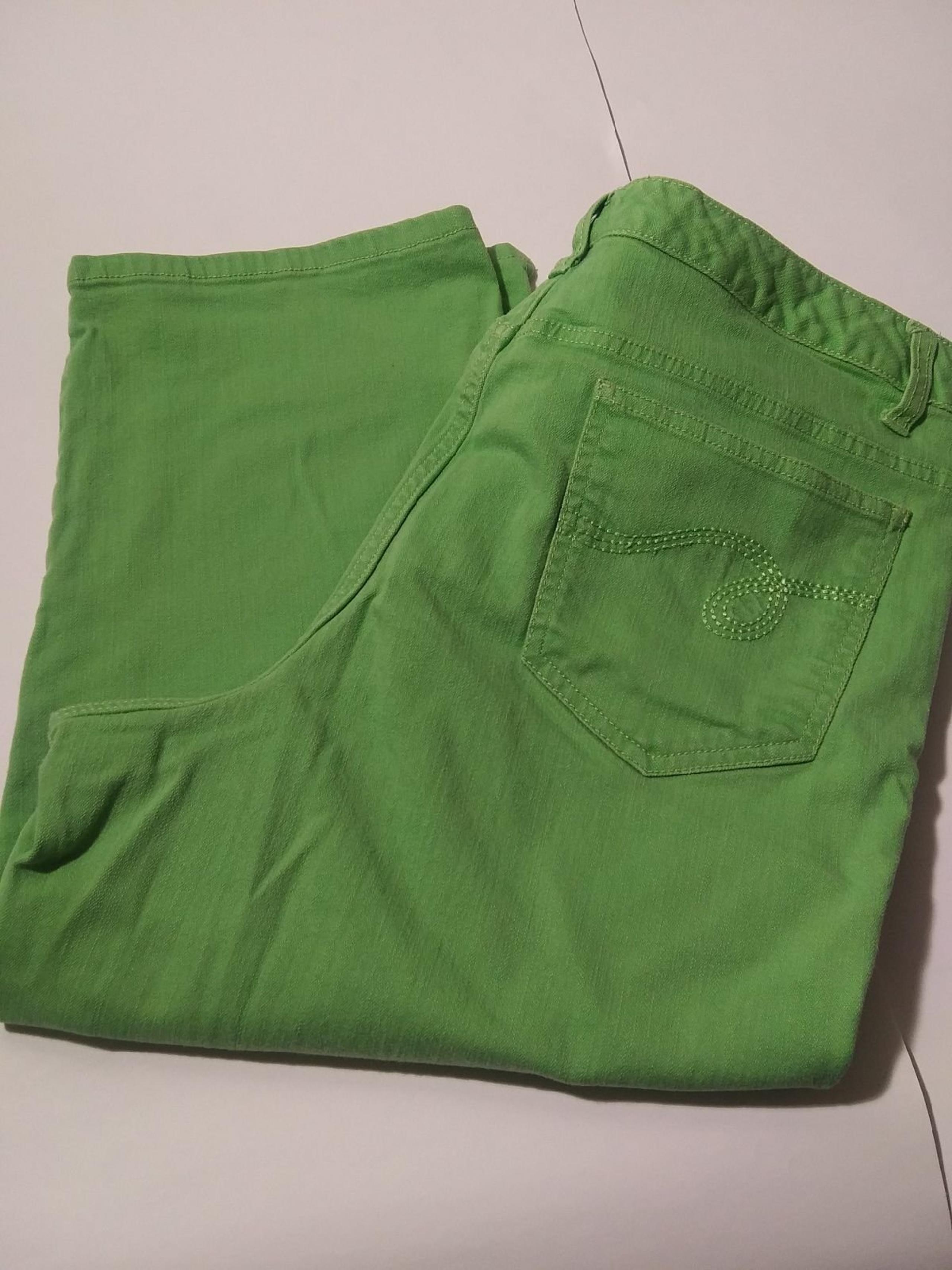 Bill Blass women's size 12P capris
