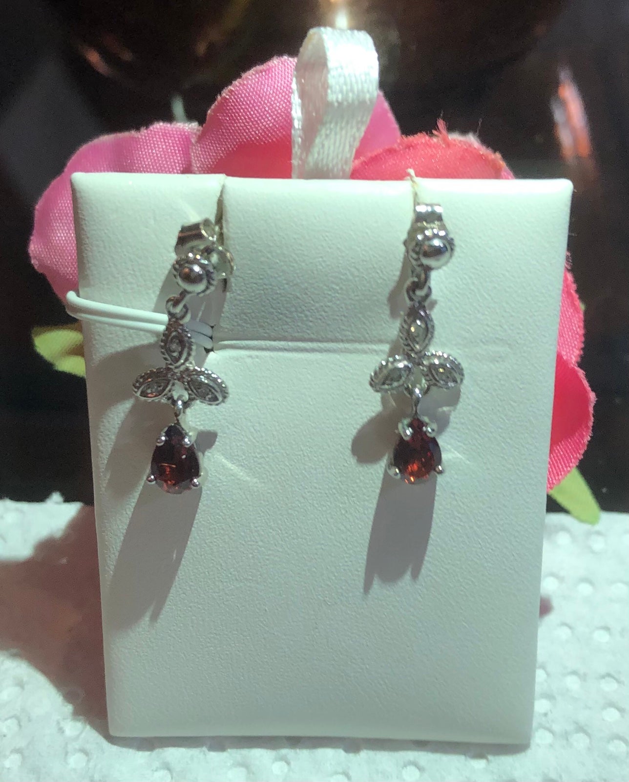 14k white gold Diamond garnet earring