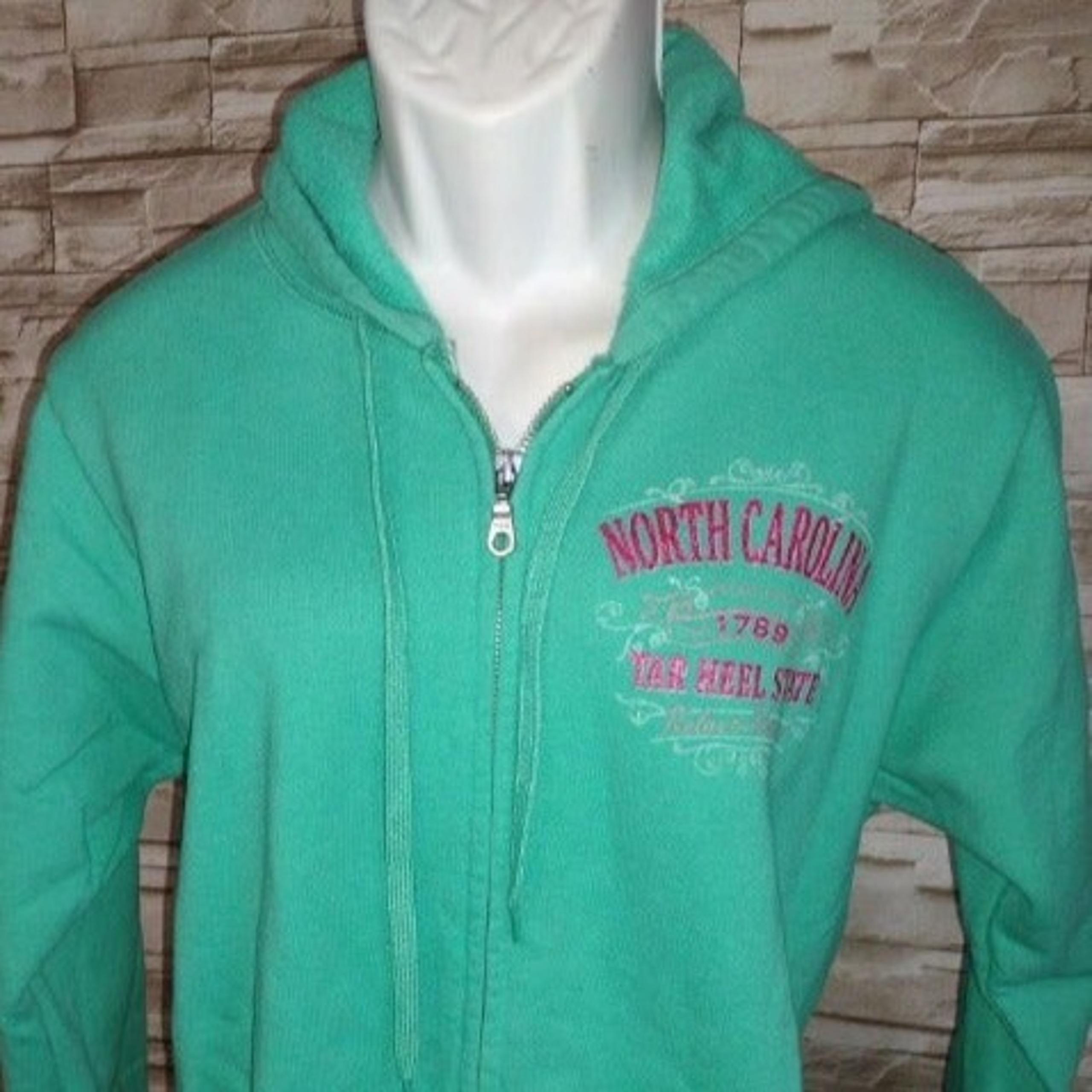 Hoodie Sweatshirt "North Carolina" by Gildan in size Large