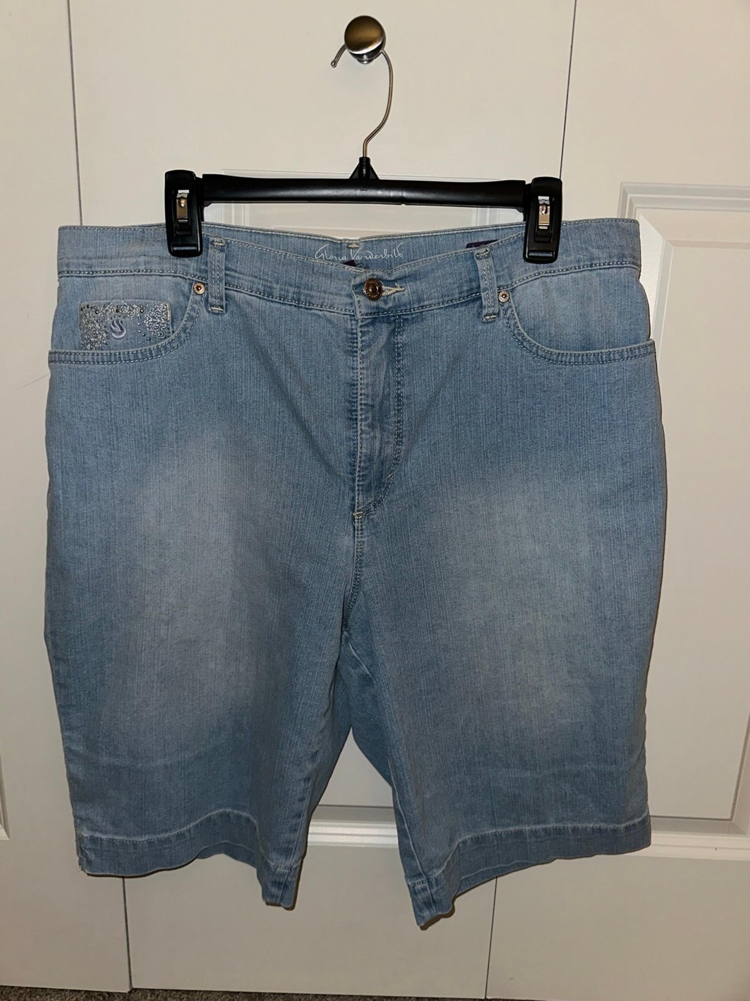 gloria vanderbilt long shorts - size 14