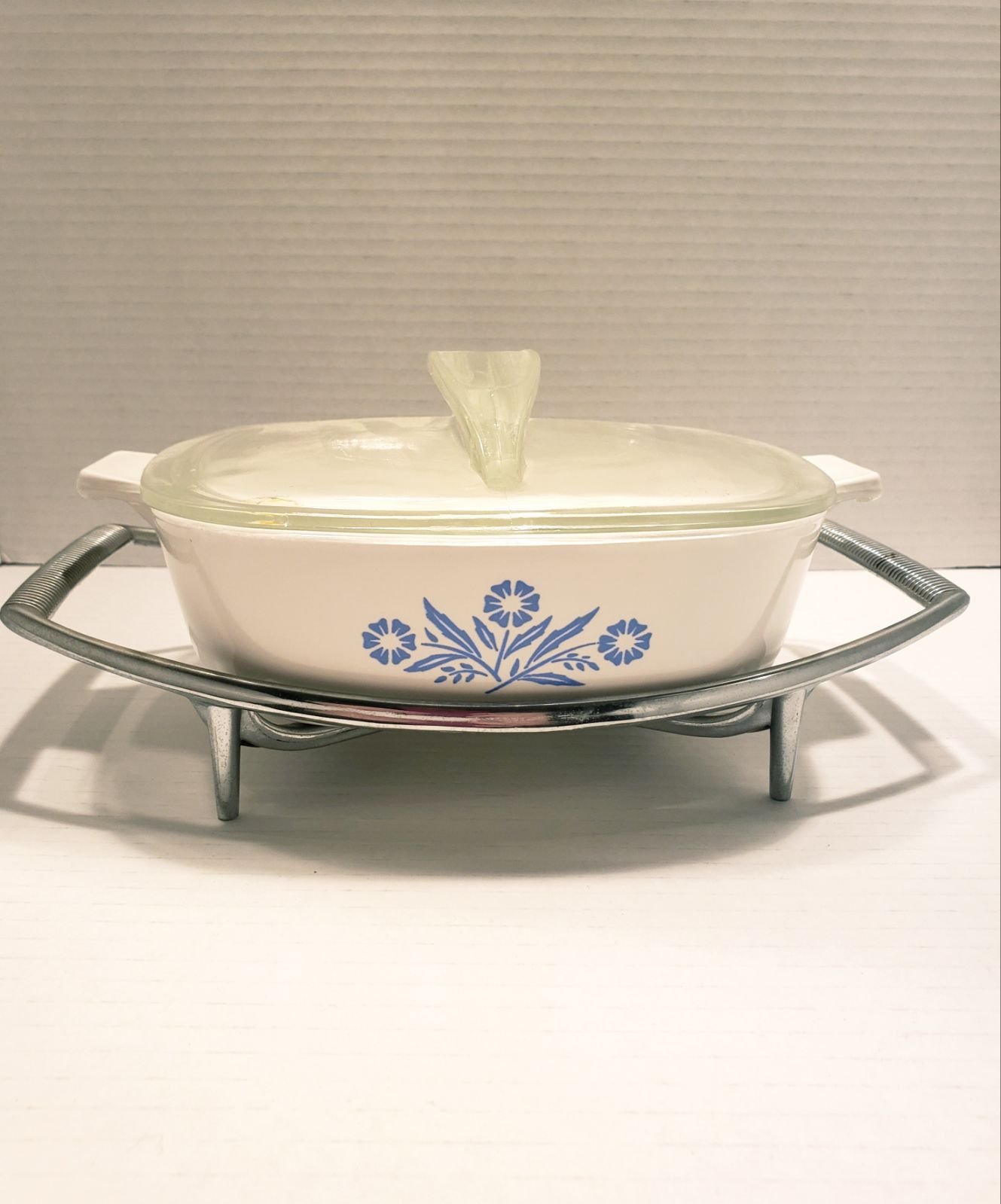 Corningware 1960 Cornflower 1 Qt Dish, Lid, Stand