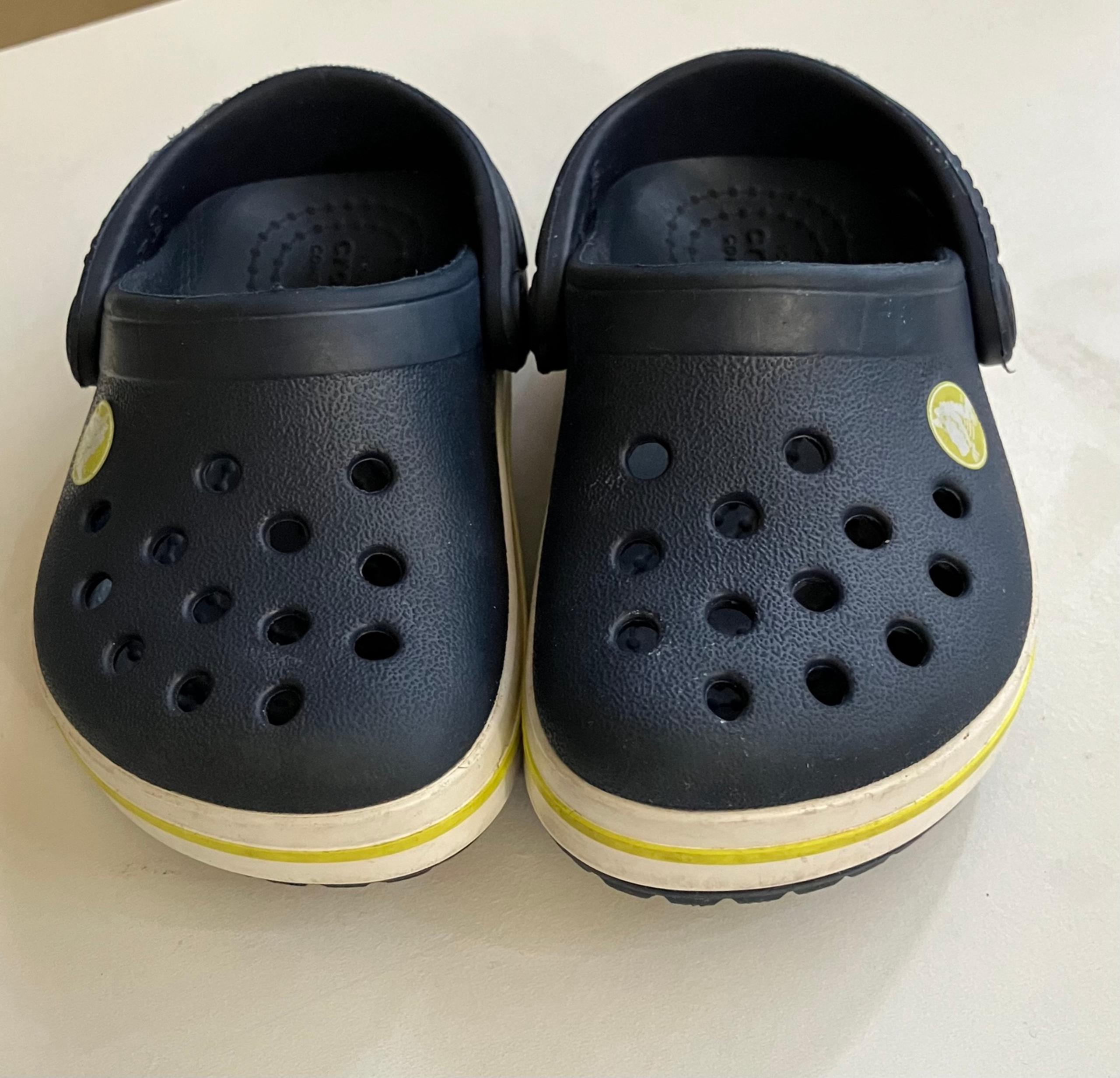 Crocs size 4c