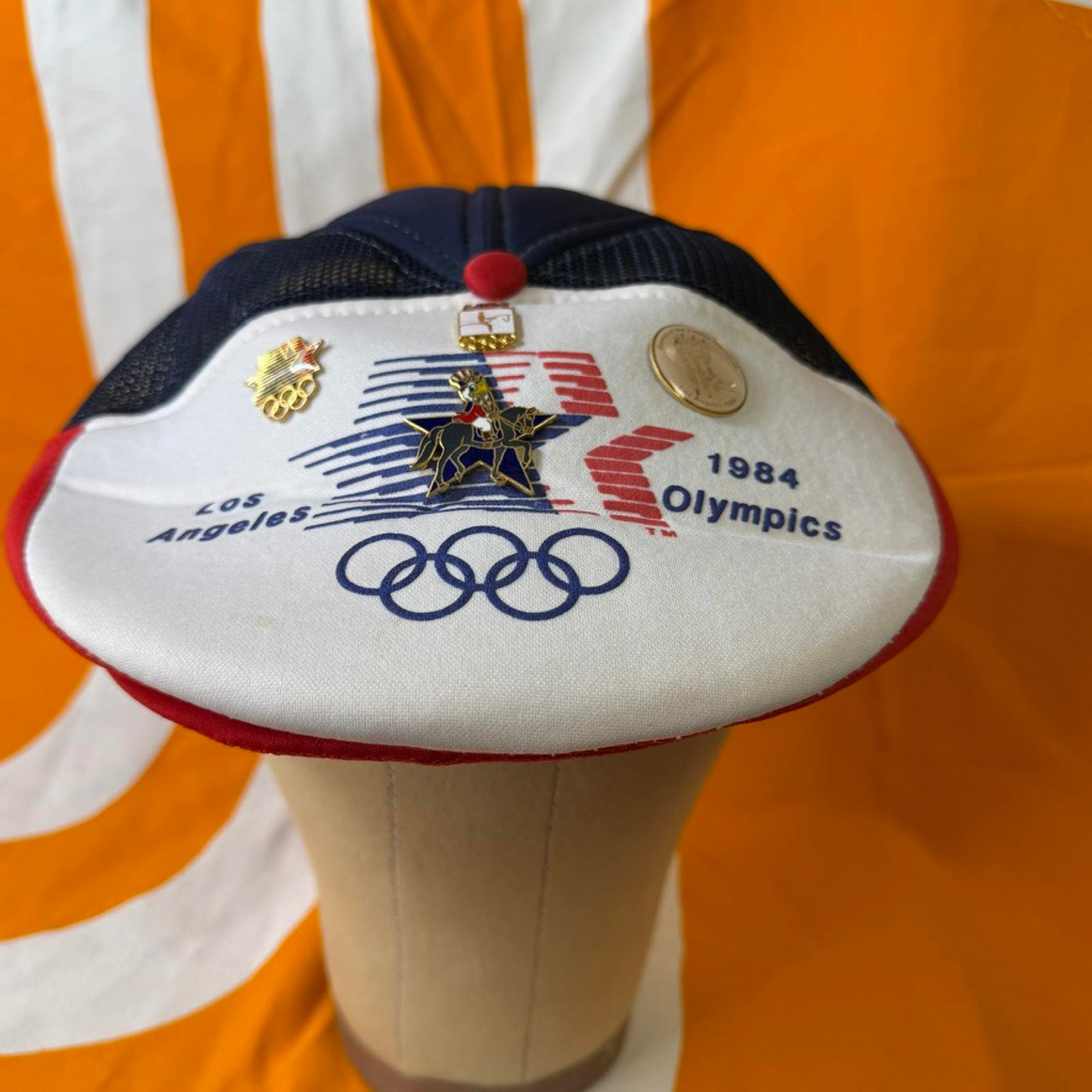 VTG 1984 Los Angeles Summer Olympic Games Newsboy Trucker Hat W/ Equestrian Pins