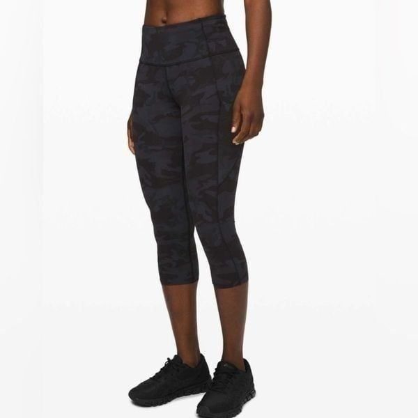 Lululemon fast and free crop II incognito camouflage multi gray size 6