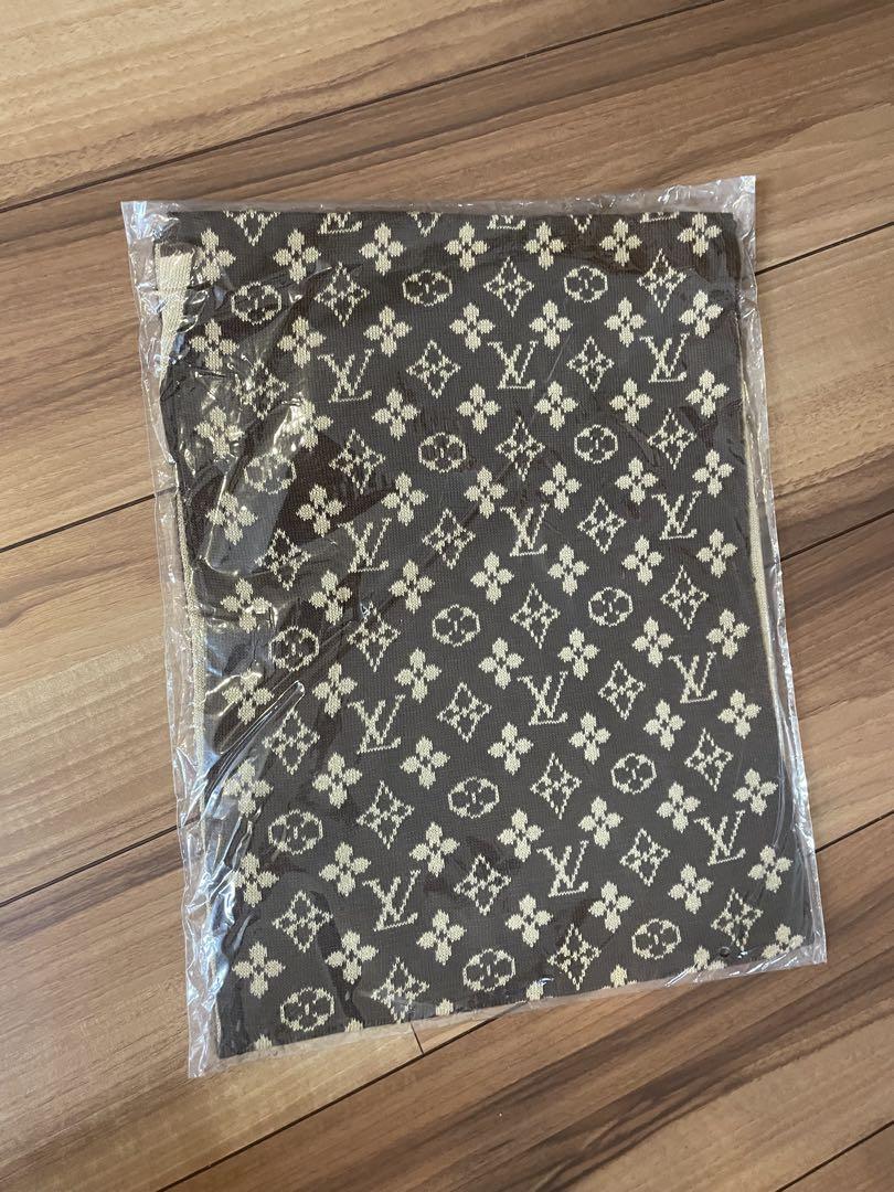 Next day shipping. Price negotiable. Burberry scarf.