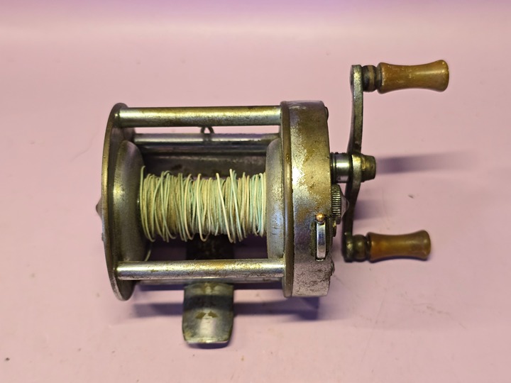 Vintage SHAKESPEARE SUPERIOR 1962 Model HF Jeweled Casting Fishing Reel