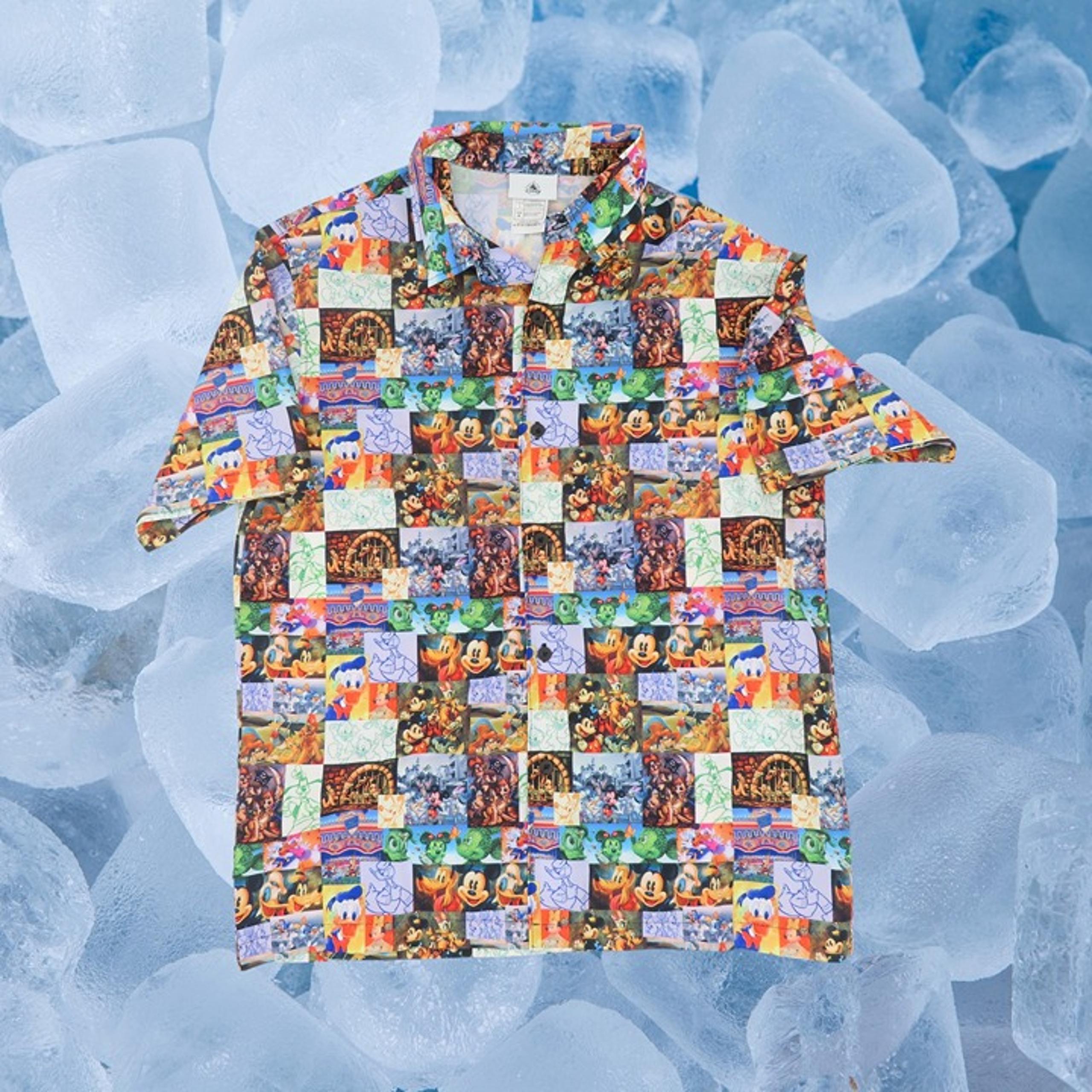 Disney Mickey Mouse & Friends Mosaic Tile Button Up Short Sleeve Shirt Men's M