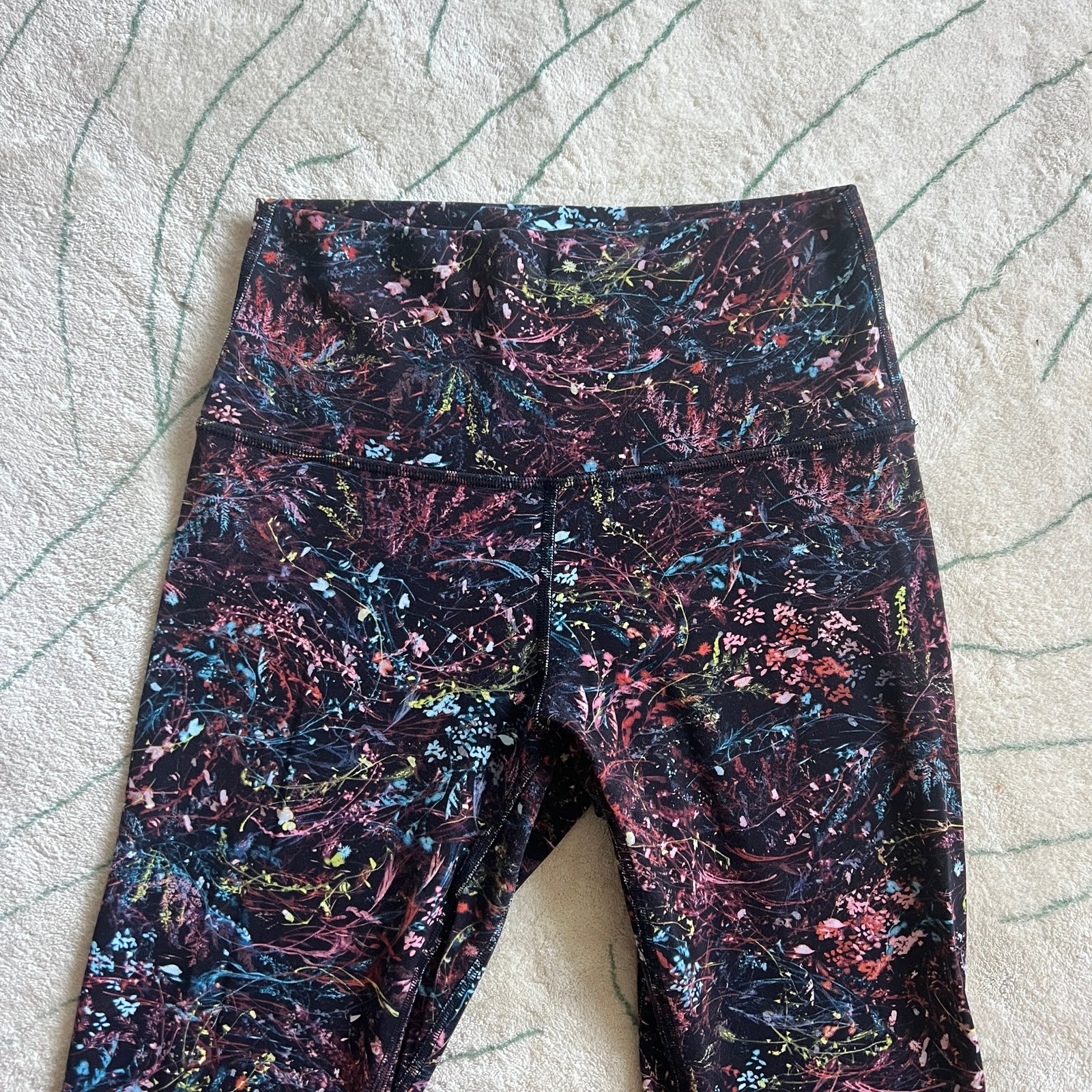 Lululemon align pant II 25” - size 6 - foliage overly multi