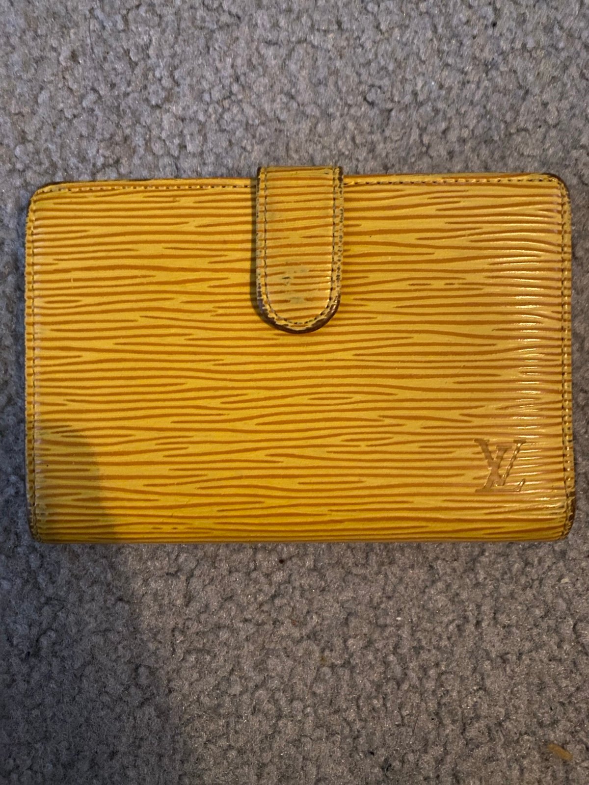 Louis Vuitton EPI KISSLOCK wallet
