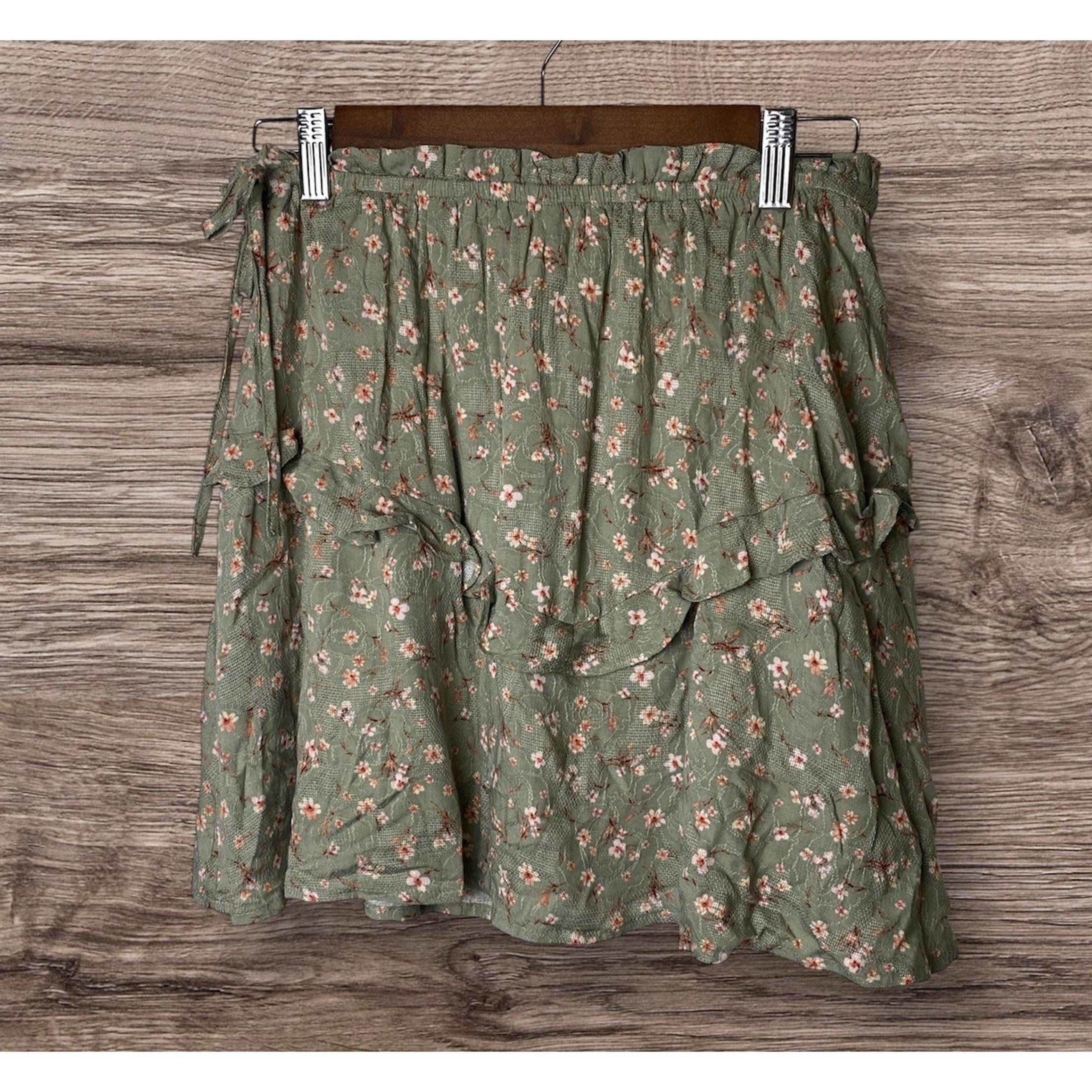 Women's Blossom into Ruffle Sage Floral Mini Skirt Size Small - Sadie & Sage