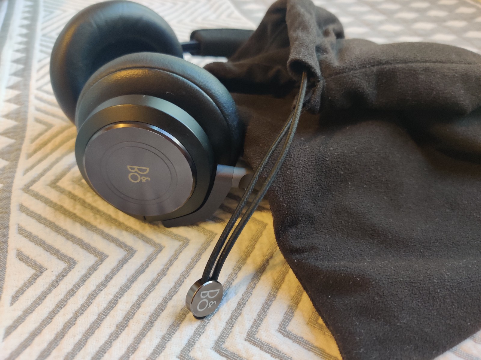 B&O Beoplay H9 3rd Gen headphones