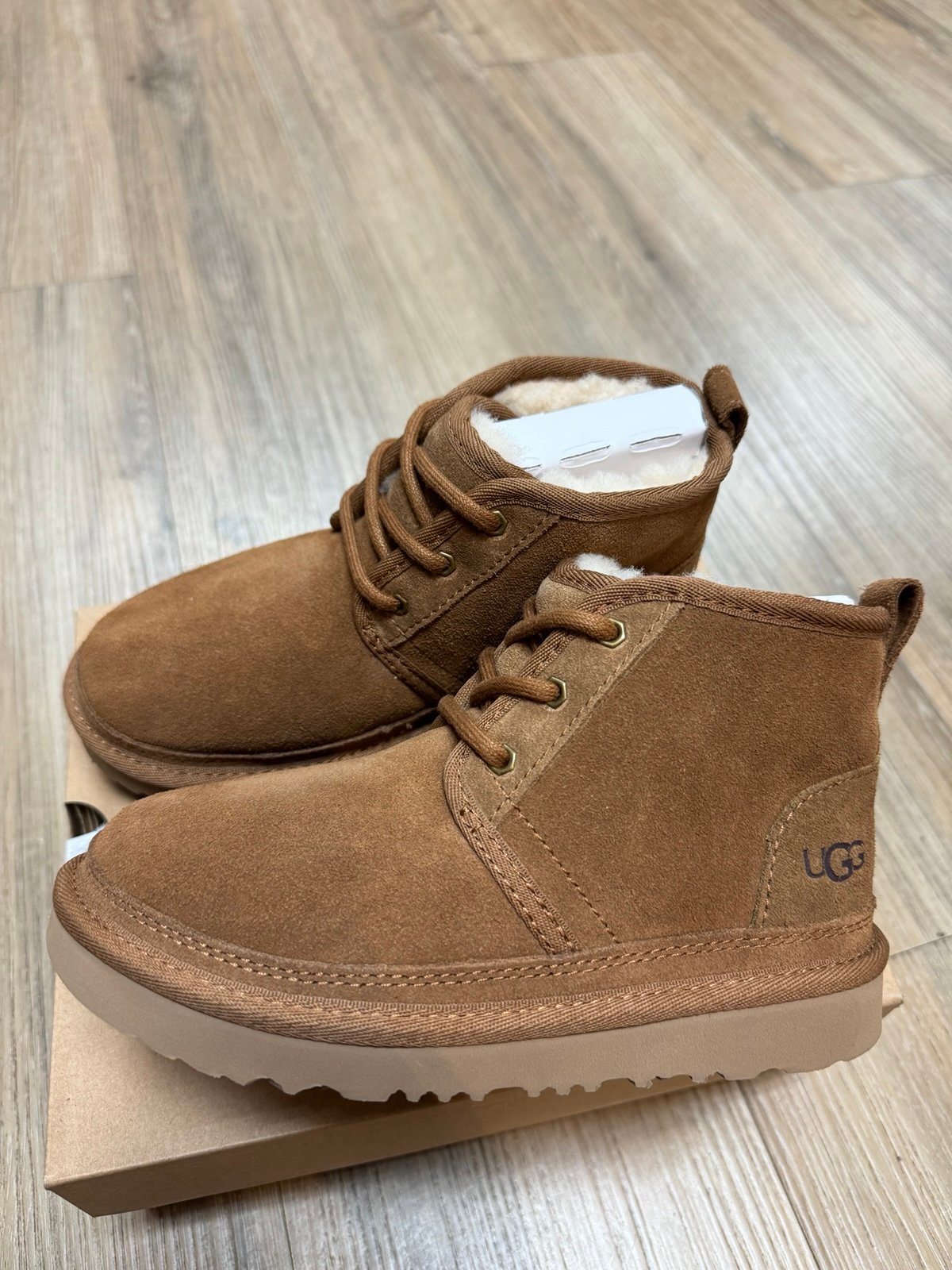 Ugg kid Neumel boots-new