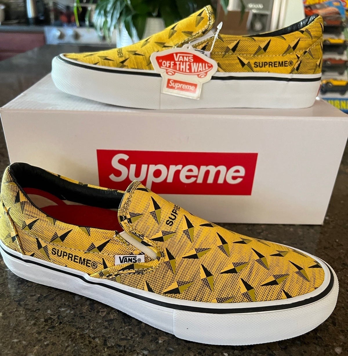 New Ds Supreme x Vans diamond plate slip on pro size 9 YellowVhtf W/ Box In Hand