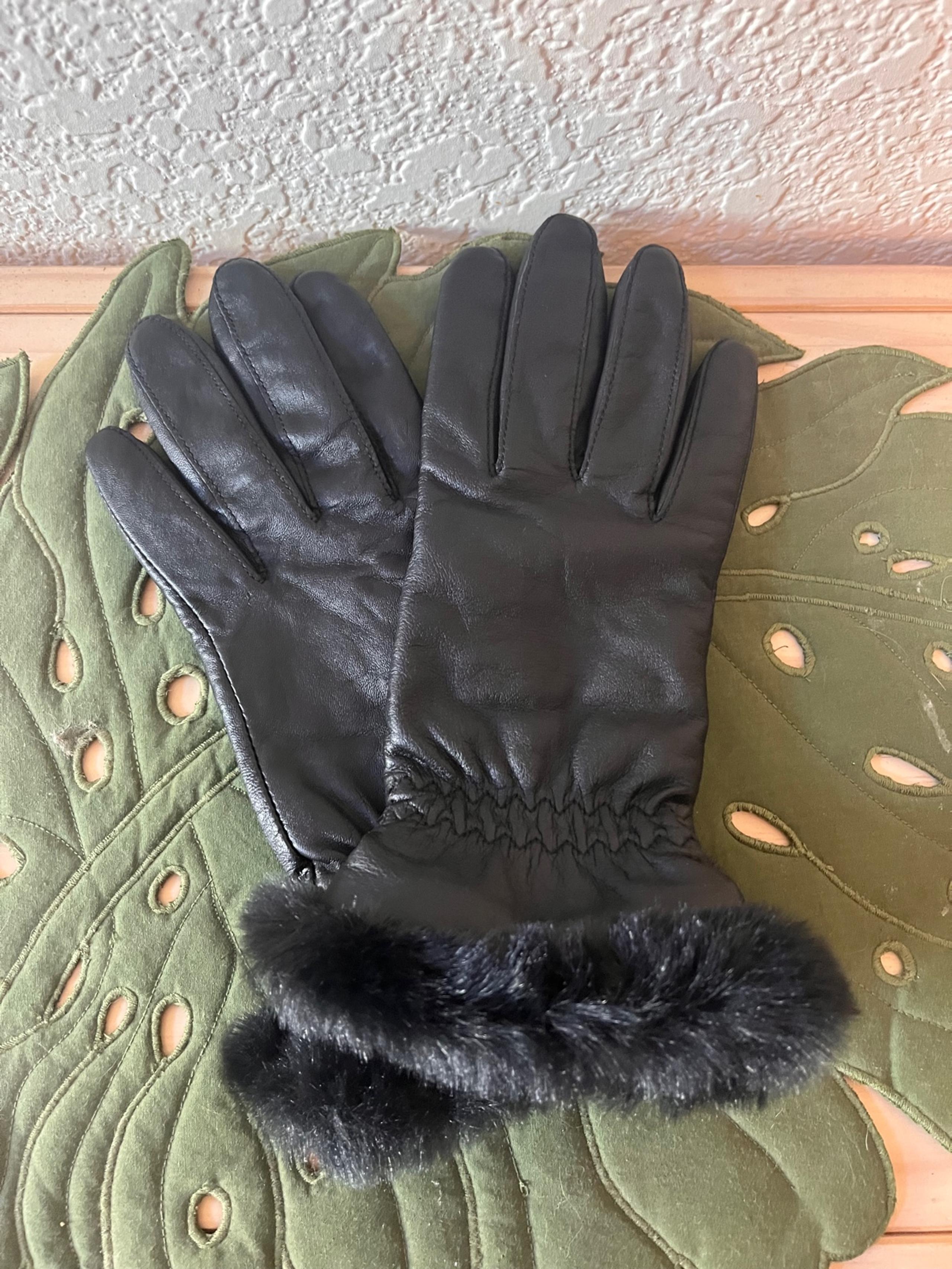 Vintage Fownes Womens black leather gloves