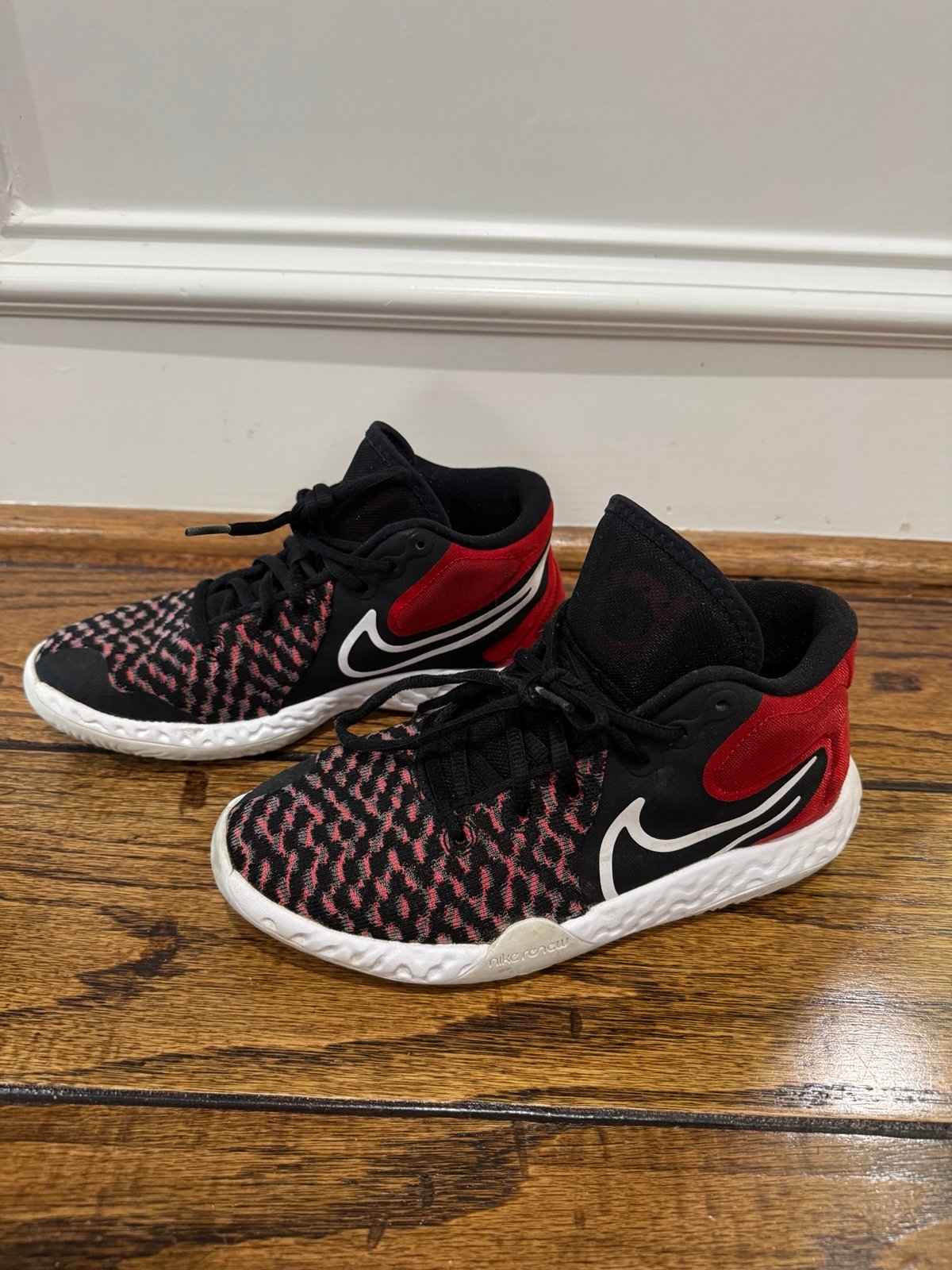 NIKE Unisex's Kd Trey 5 VIII Sneaker, Black White University Red 002