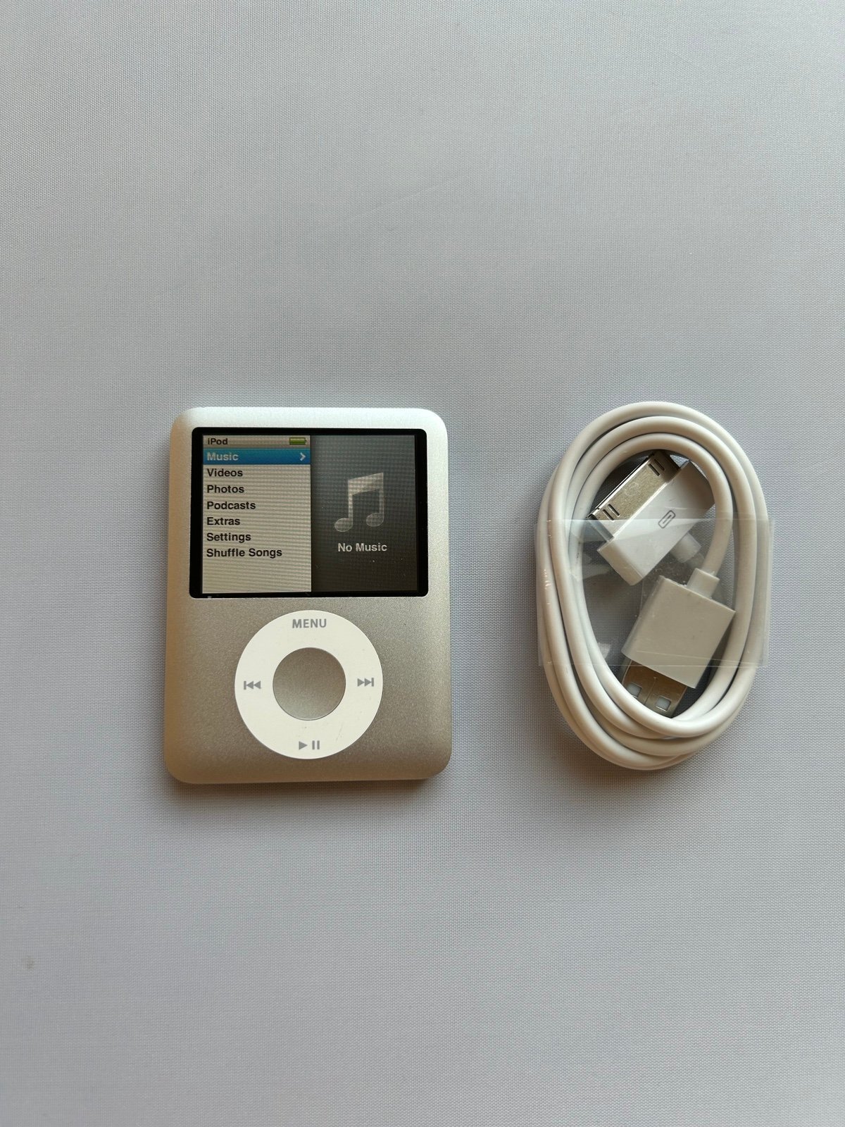 iPod Nano 3rd Gen 4gb Silver Like New