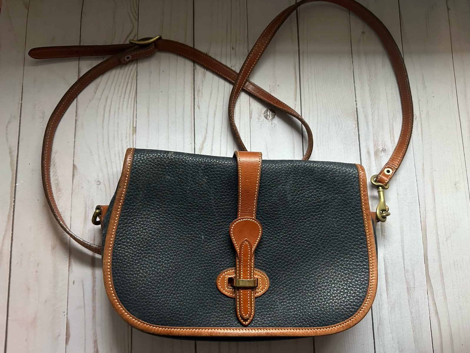 Vintage Dooney and Bourke crossbody bag