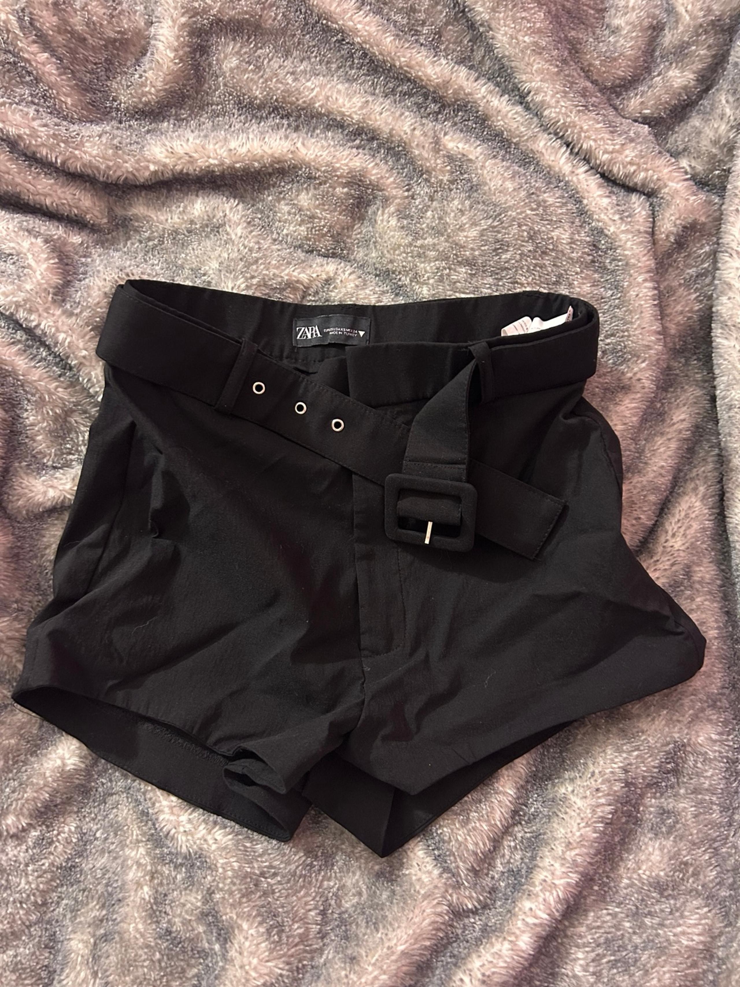 Zara women’s short pants with buckle belt