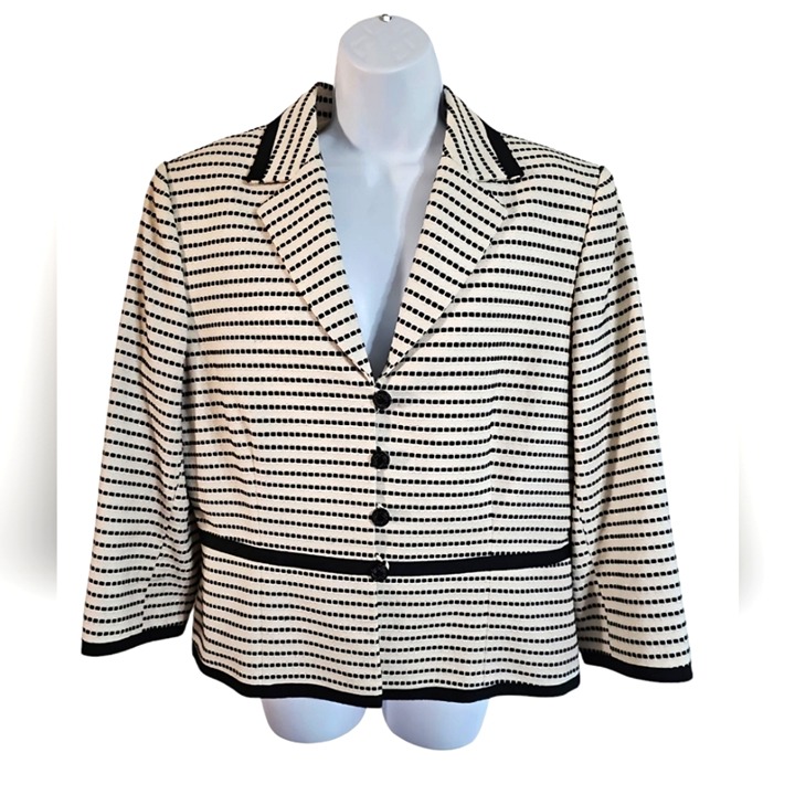 Tahari Women Size 16 Black White Stripe Blazer Corporate Luxury Classic Elegant