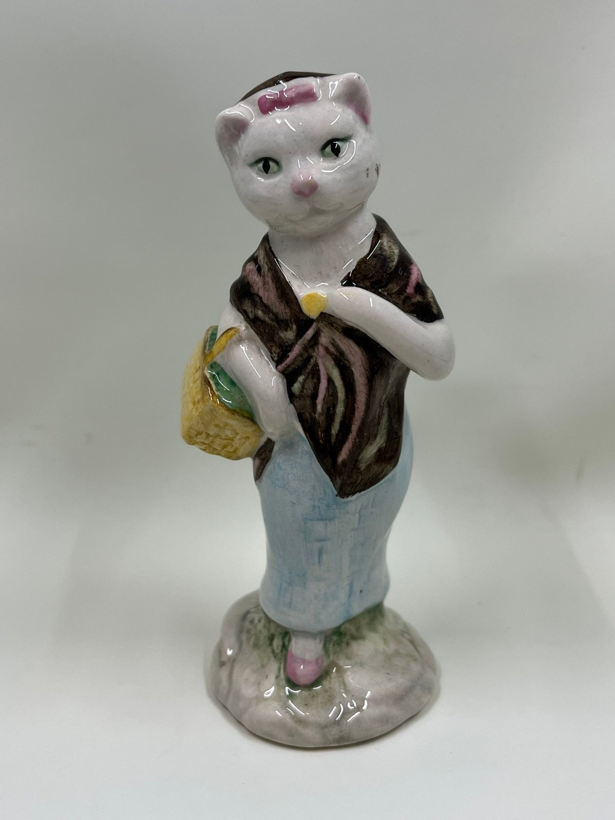 Beatrix Potter “Susan” F Warne and co 1983 Figurine Beswick England Cat Figurine