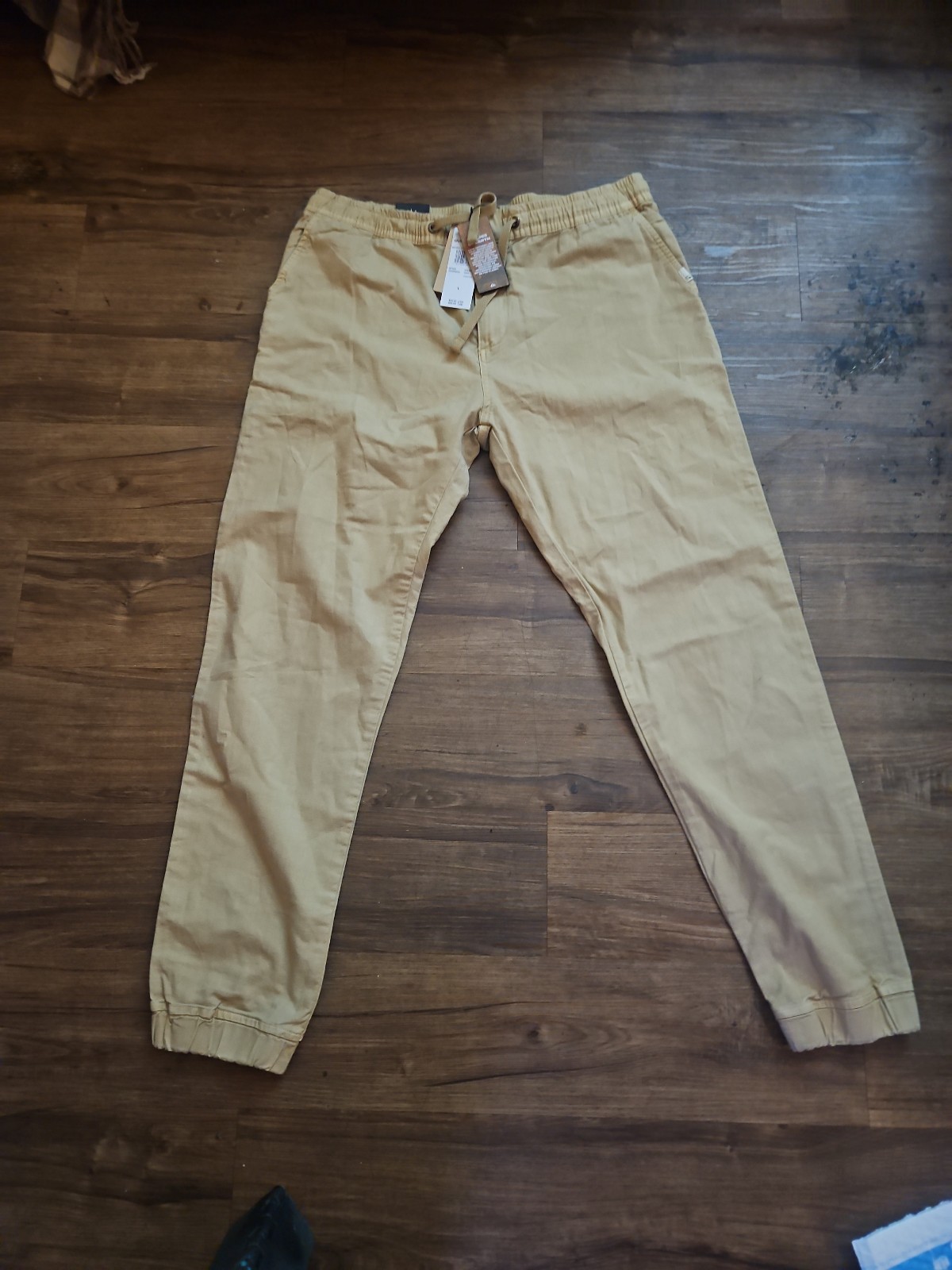 NWT Men's Large Quicksilver Natural Woven Joggers in a light Khaki