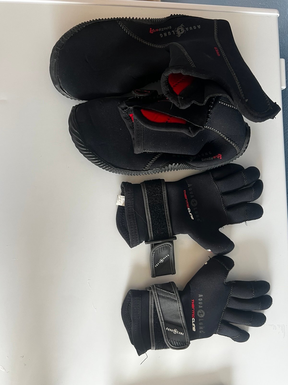 Aqua lung echozip ergo scuba boots and thermocline gloves TWO PAIRS OF GLOVES