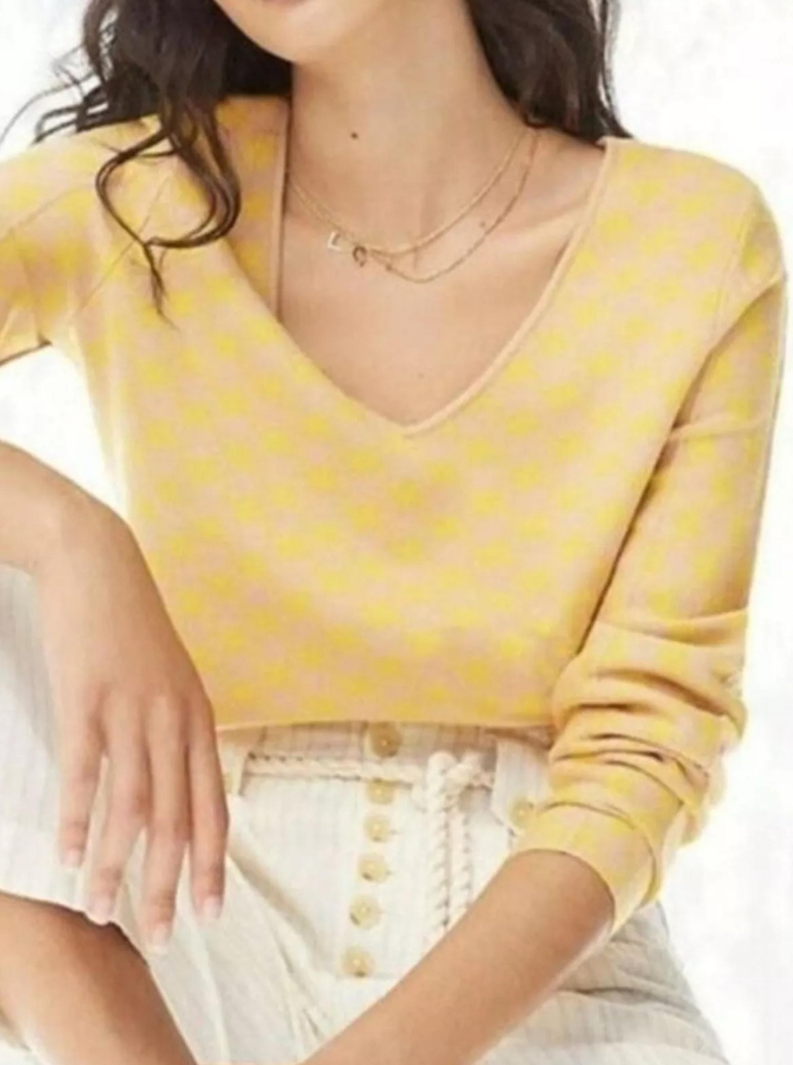 Anthropologie Maeve Yellow and Pink Houndstooth Lupita V-neck Sweater
Size Smal