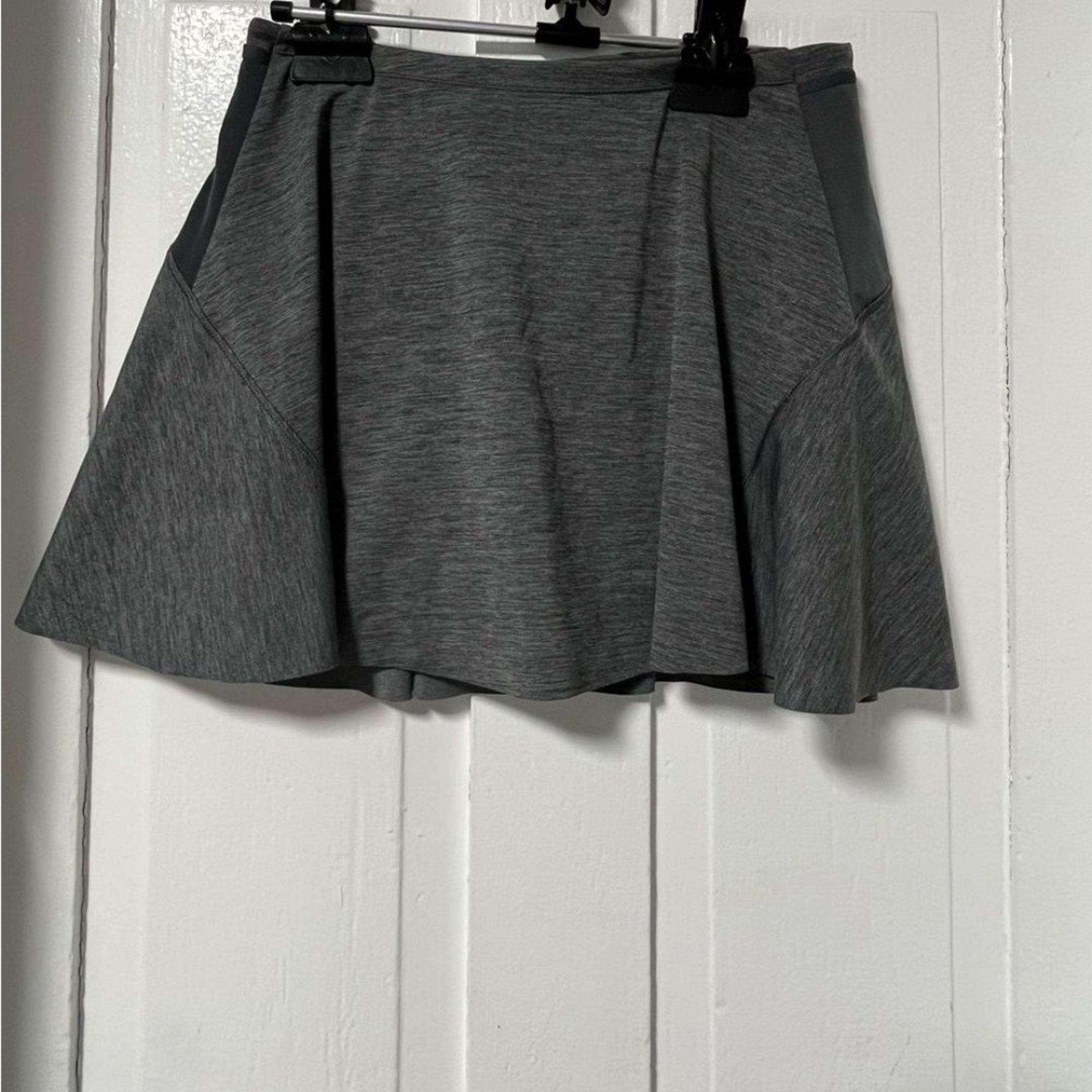 Athleta Match point Gray Women's activewear skirt size small