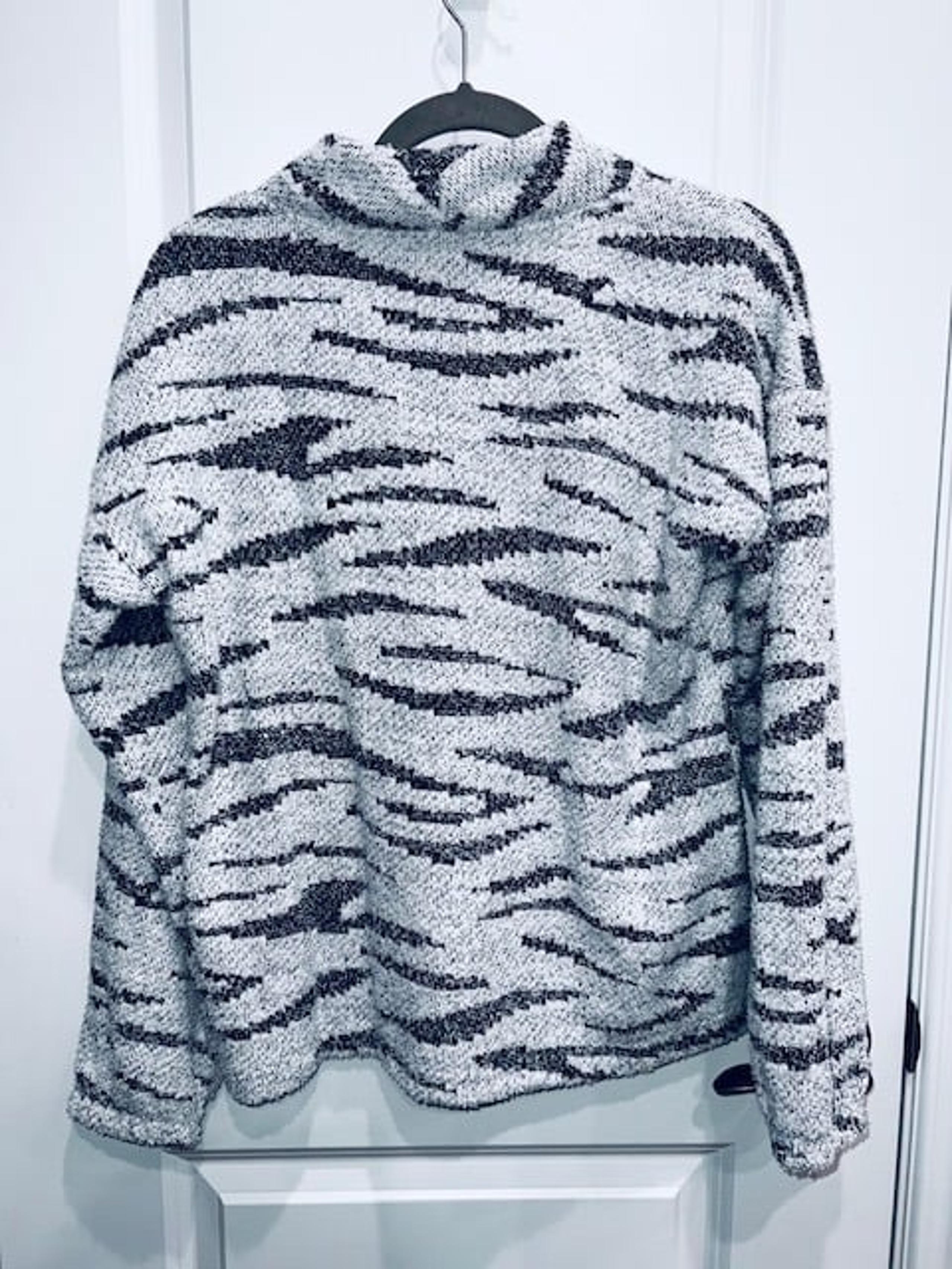 Maurices Zebra Black & White Woman's Mock Neck Sherpa Sweater Size Medium