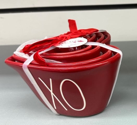 Rae Dunn xo heart measuring cups