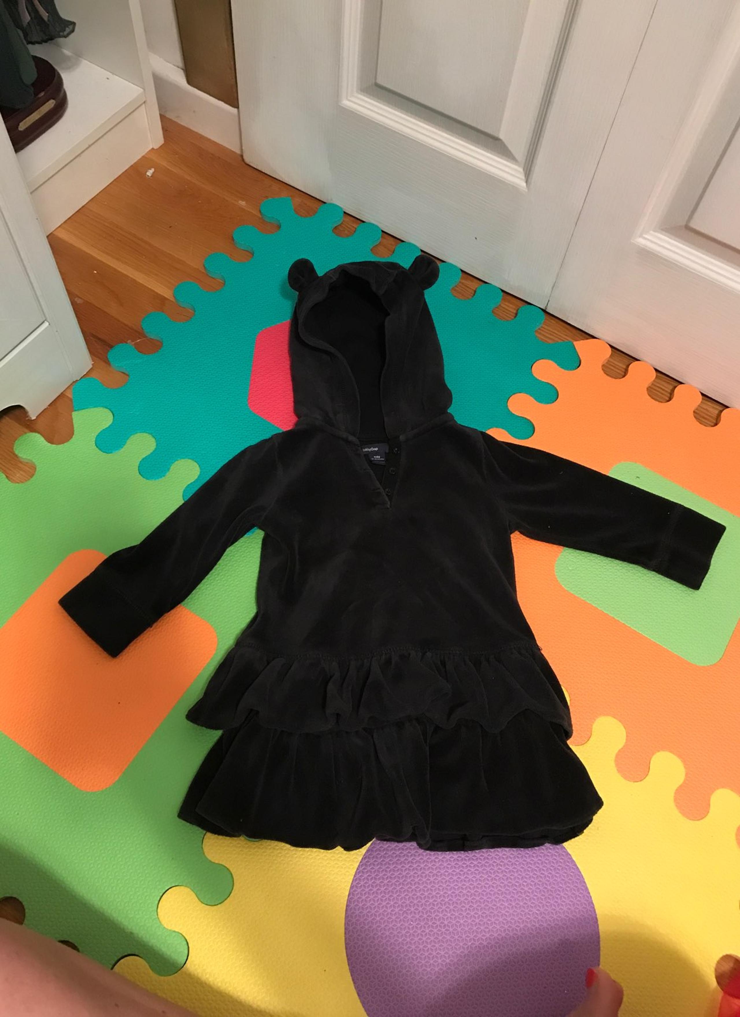 Gap Velour tiered ruffle dress hood  24m