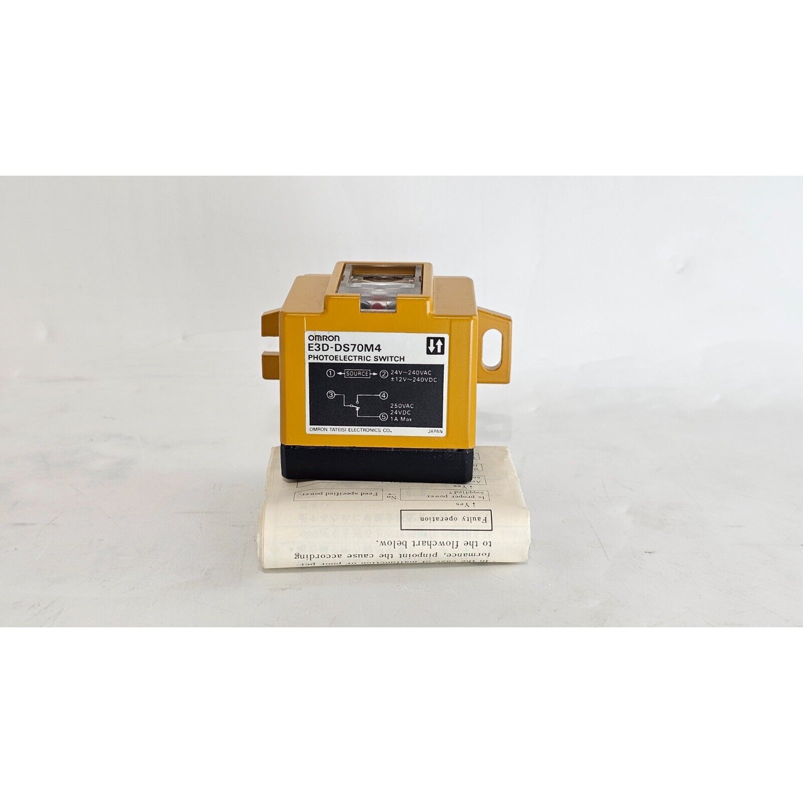 Omron Photoelectric Switch E3D-DS70M4 (12-24VDC or 240 to 250VAC)