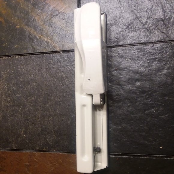 NEW Acco 74028 Lever Handle Hole Punch