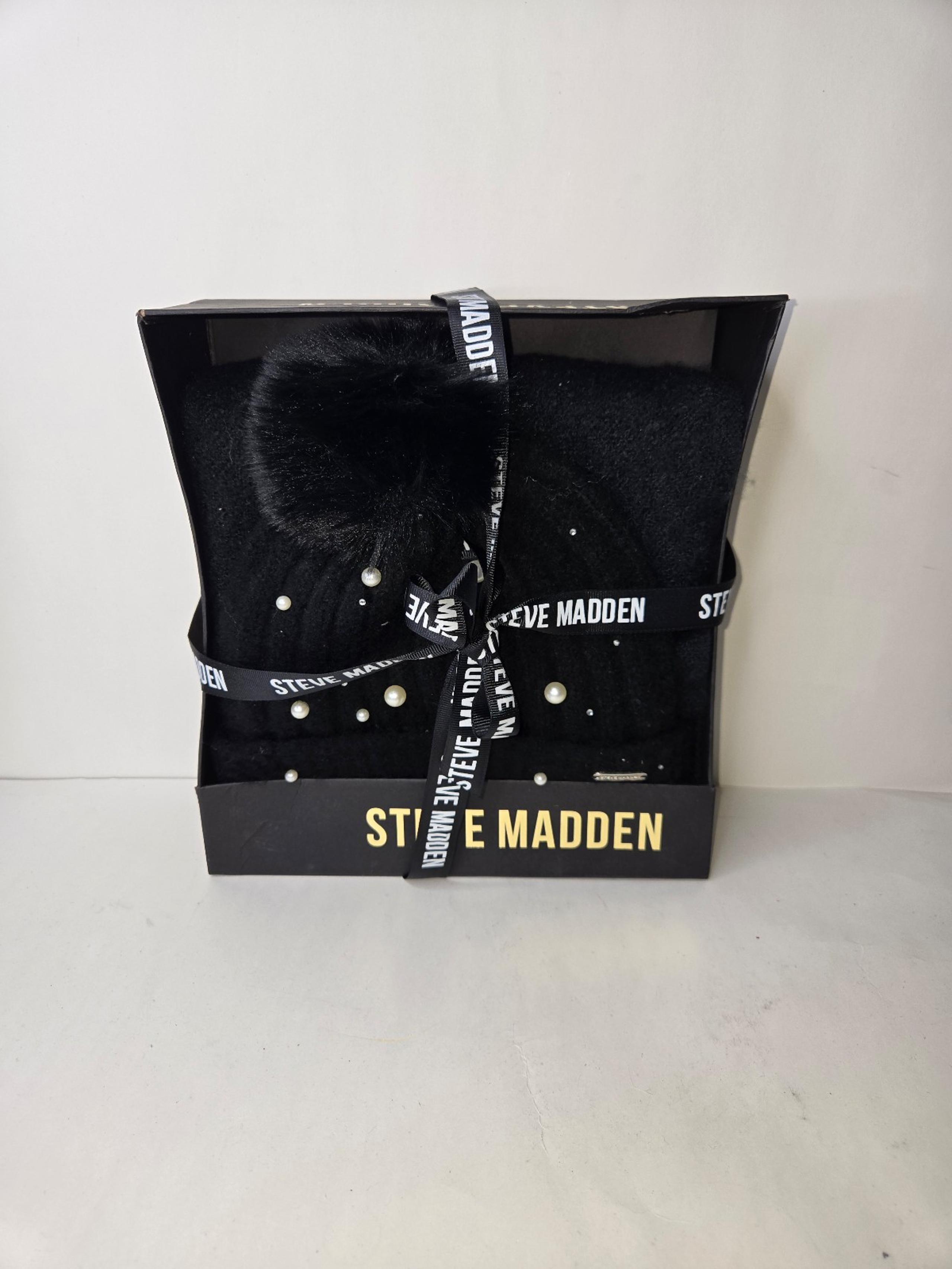 NIB Steve Madden Black Winter Scarf & Hat Set
