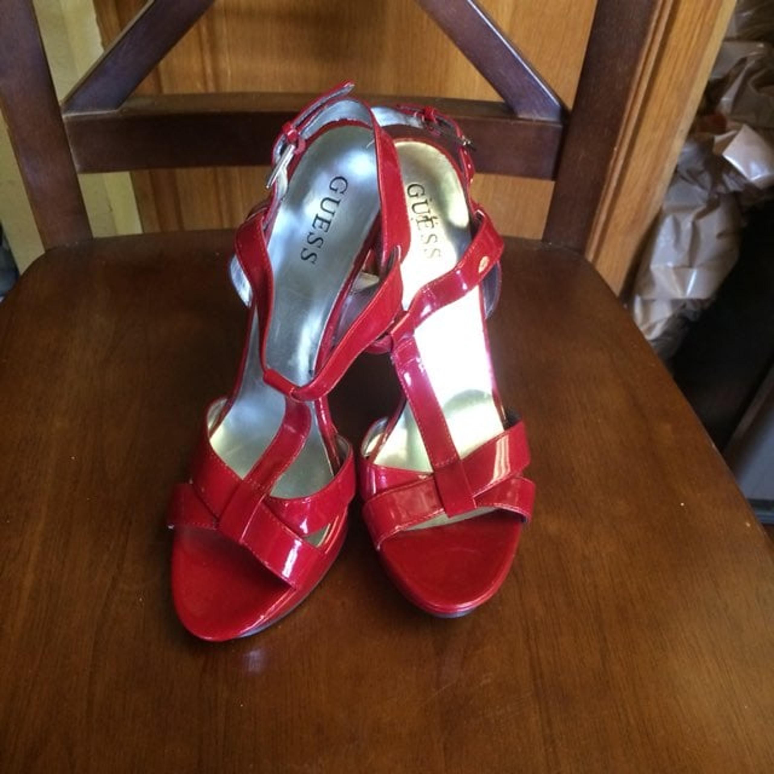 Women’s red guess high heels