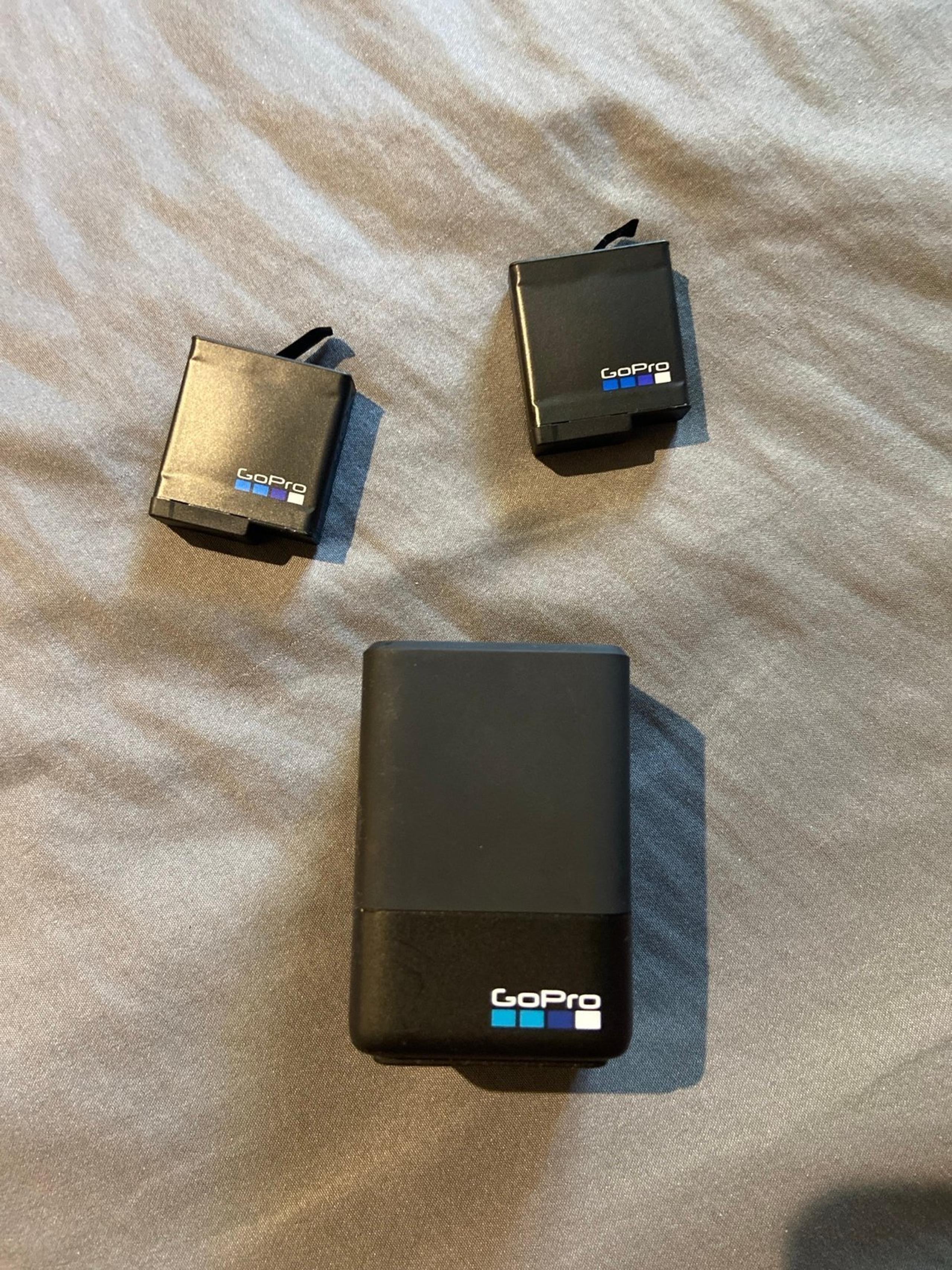 Go pro battery dual battery charger with 2 batteries
