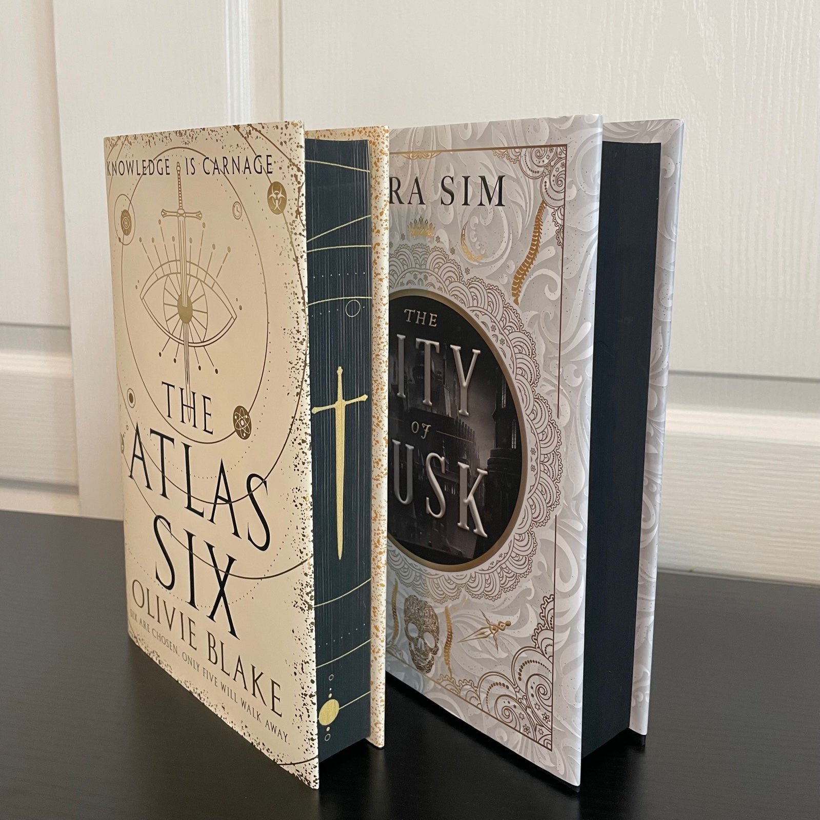 Fairyloot Signed : THE ATLAS SIX & THE CITY of DUSK